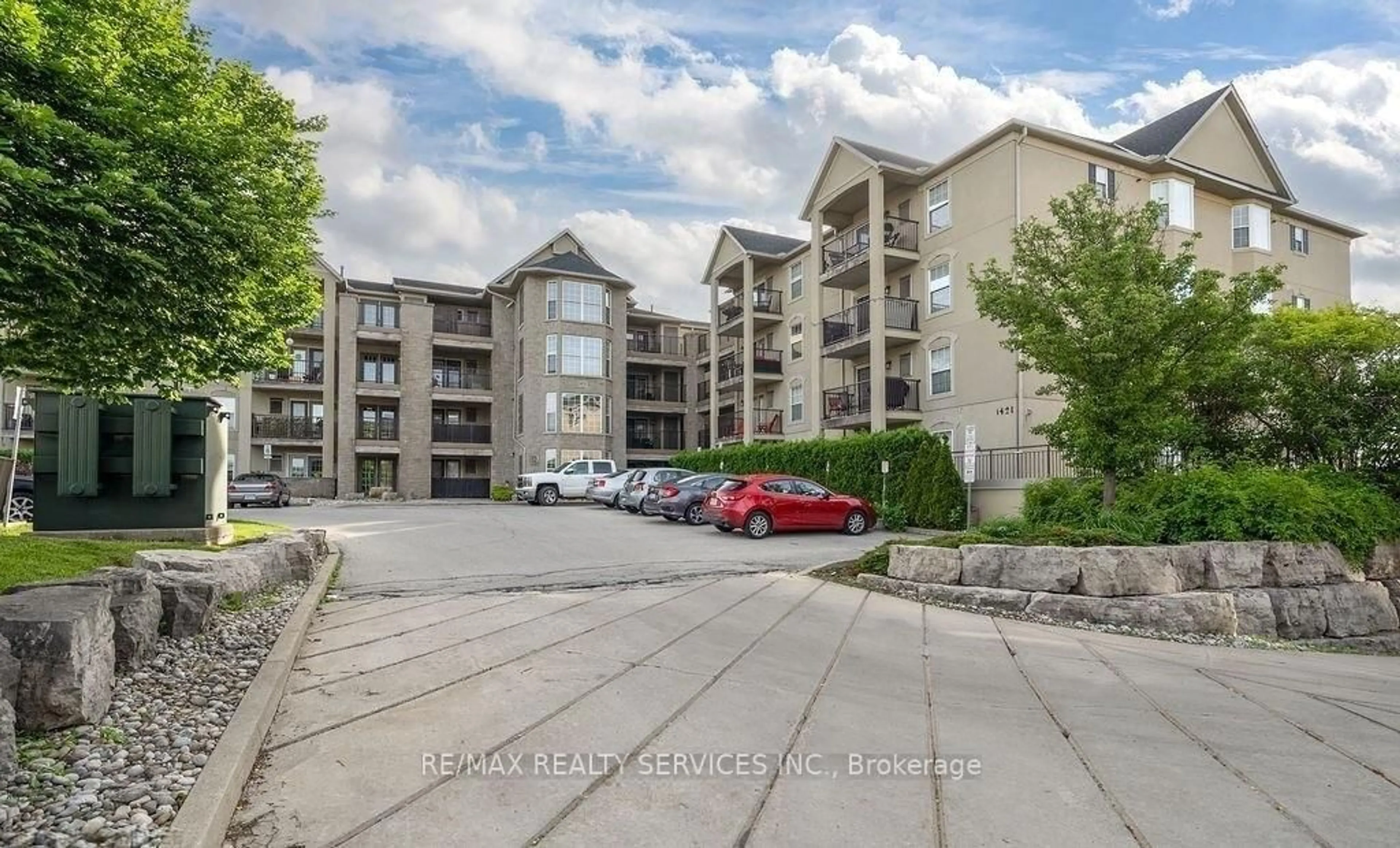 A pic from outside/outdoor area/front of a property/back of a property/a pic from drone, unknown for 1421 Walker's Line #302, Burlington Ontario L7M 4P4