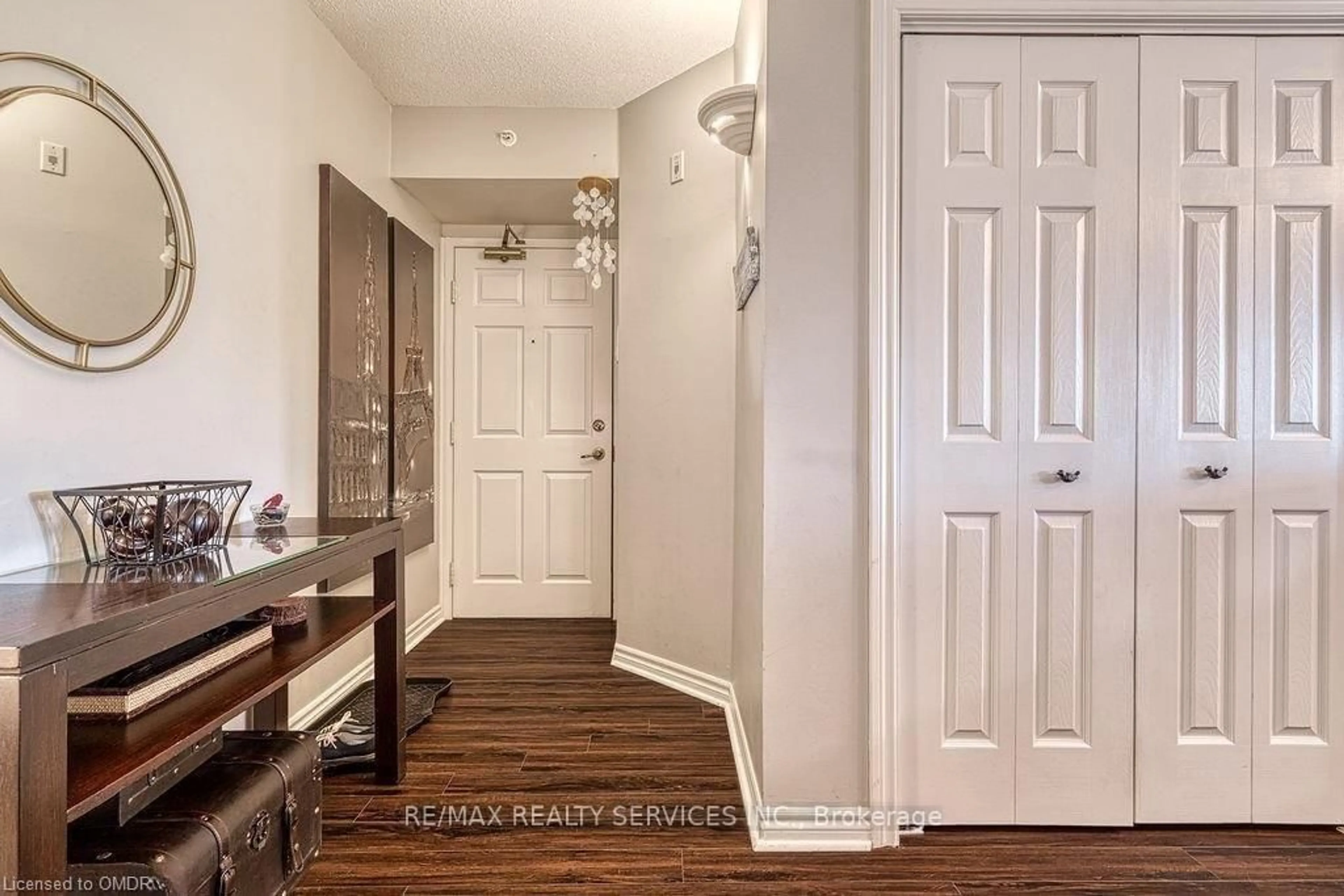 Indoor entryway for 1421 Walker's Line #302, Burlington Ontario L7M 4P4