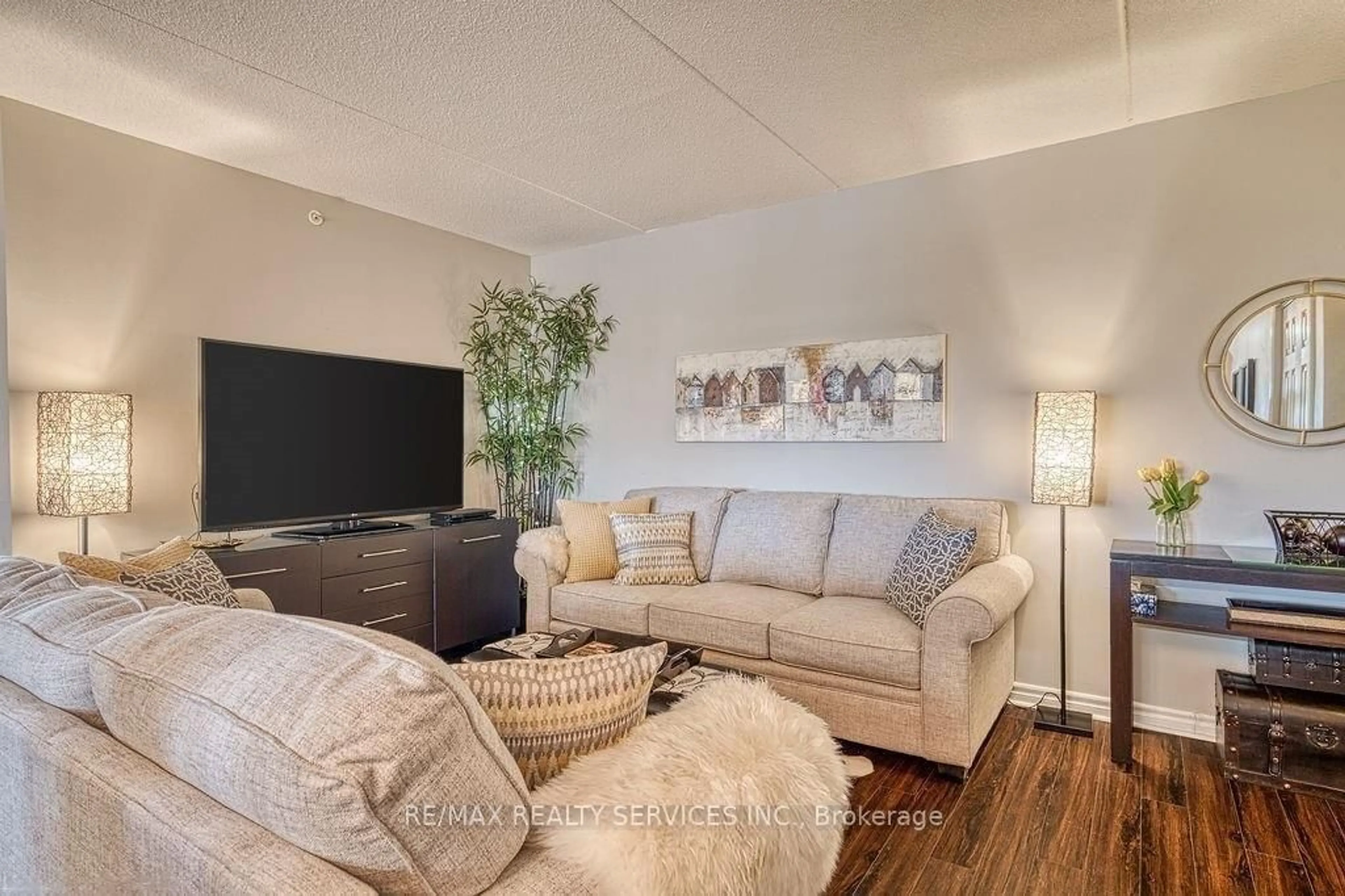 Living room with furniture, unknown for 1421 Walker's Line #302, Burlington Ontario L7M 4P4