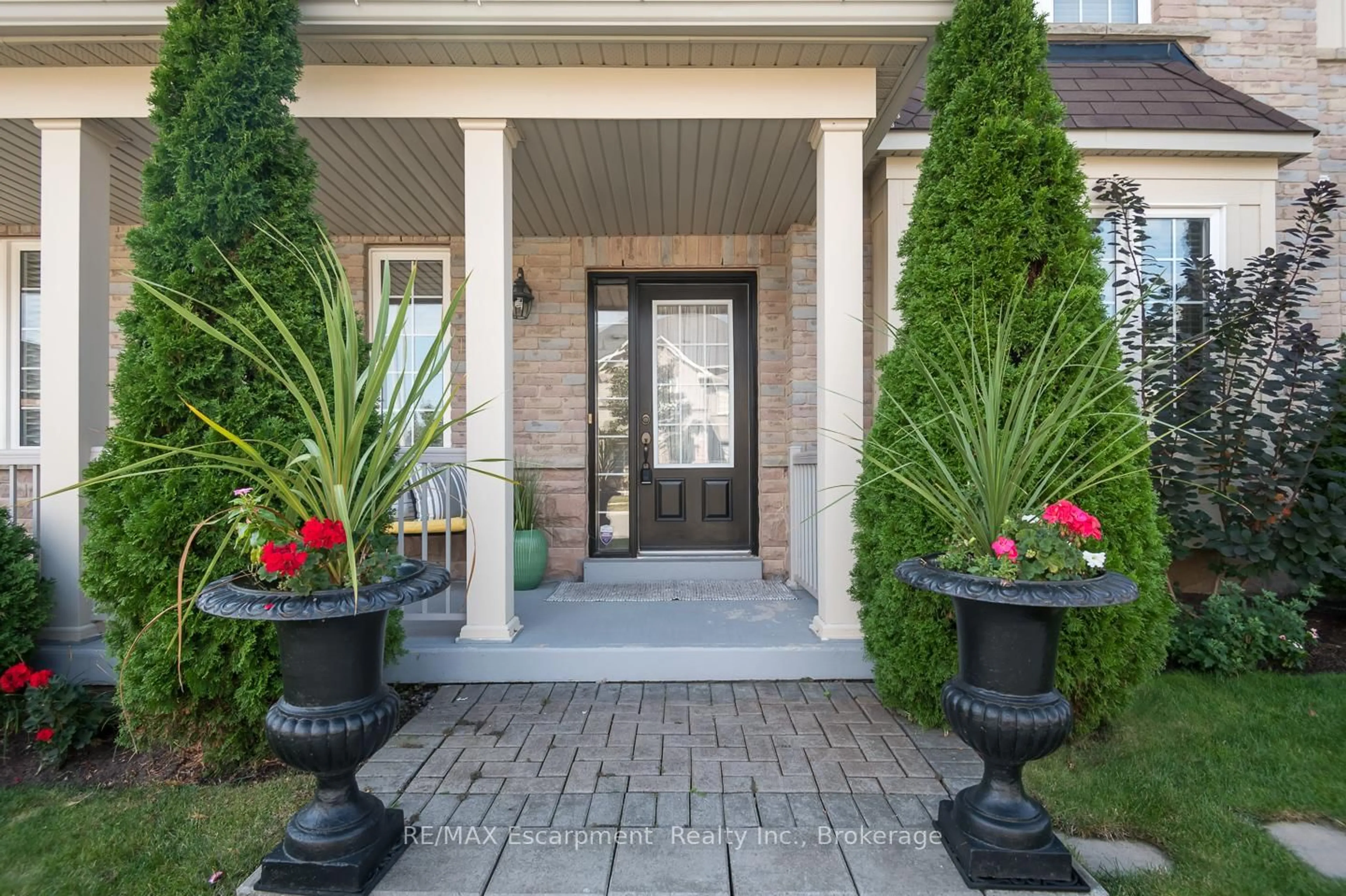 Indoor entryway for 4205 Cole Cres, Burlington Ontario L7M 0M6