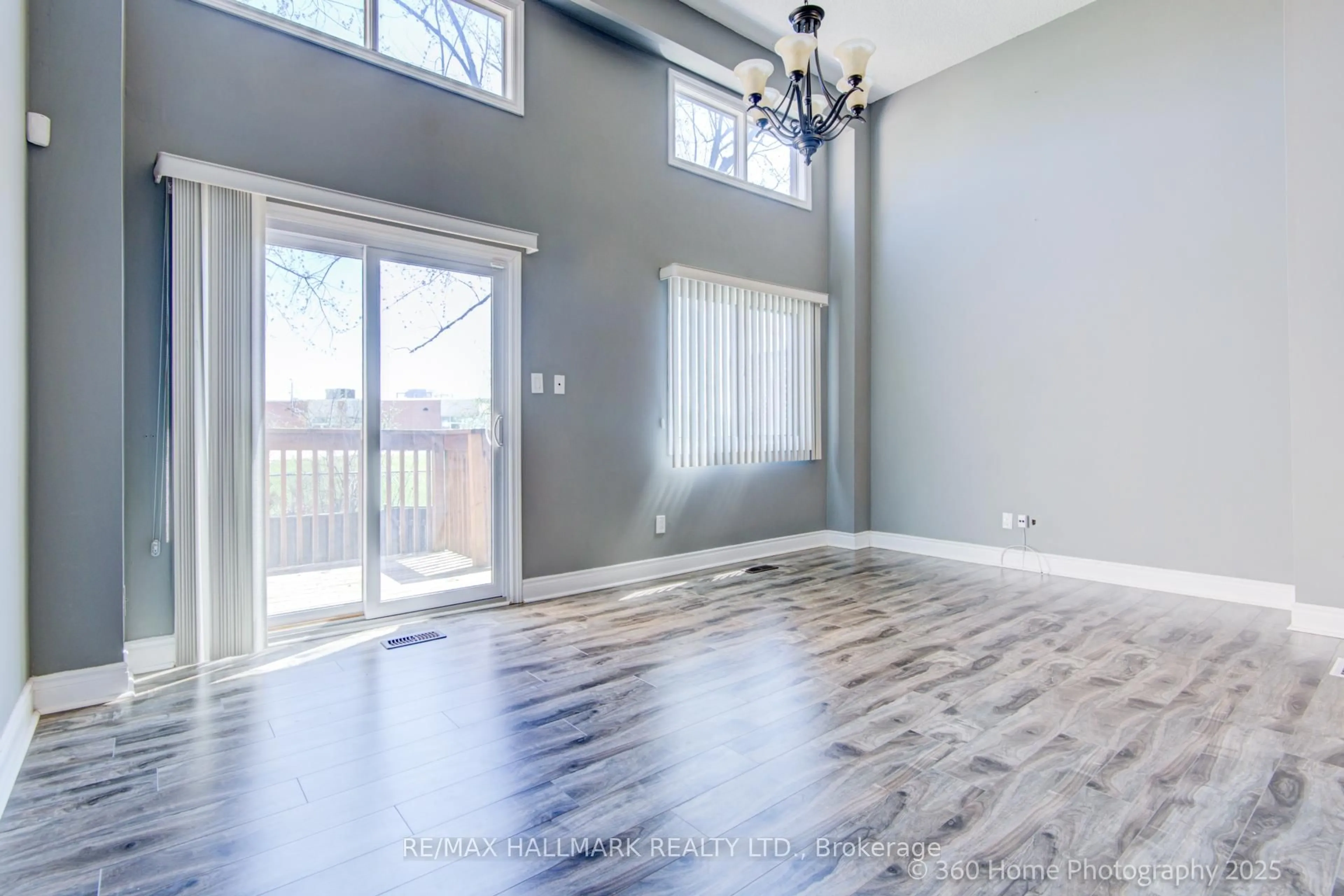 Indoor entryway for 16 Dawson Cres, Brampton Ontario L6V 3M5
