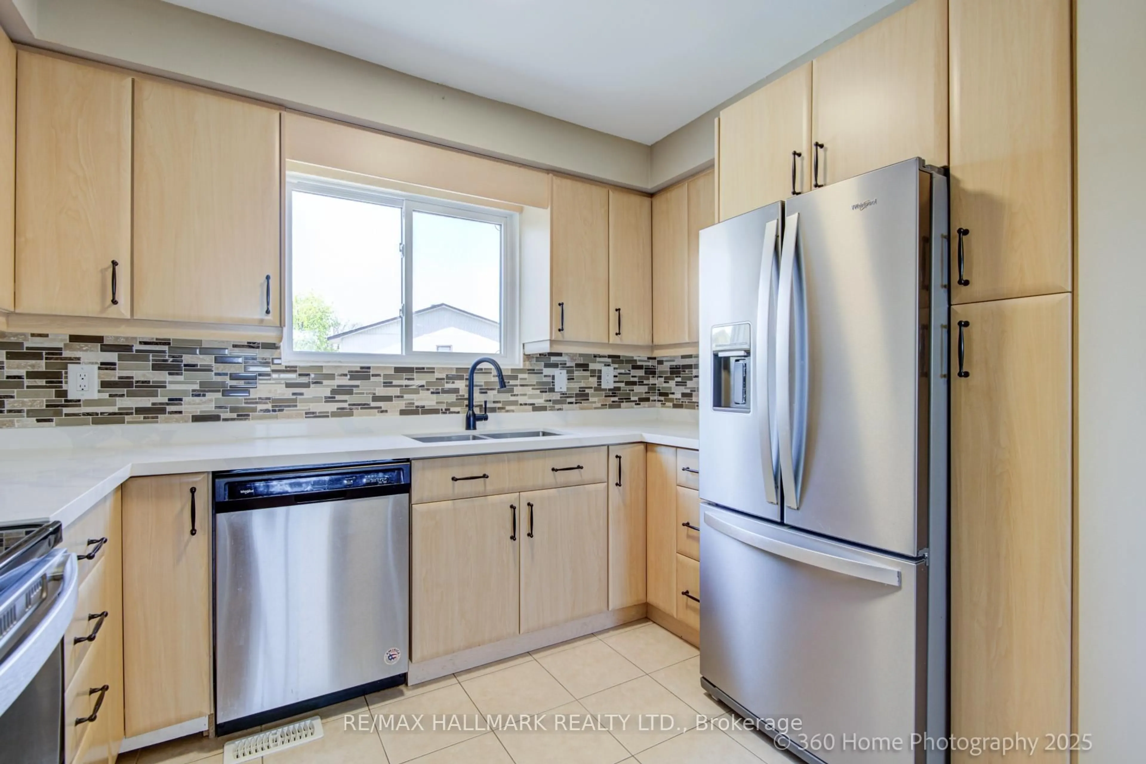 Standard kitchen, unknown for 16 Dawson Cres, Brampton Ontario L6V 3M5