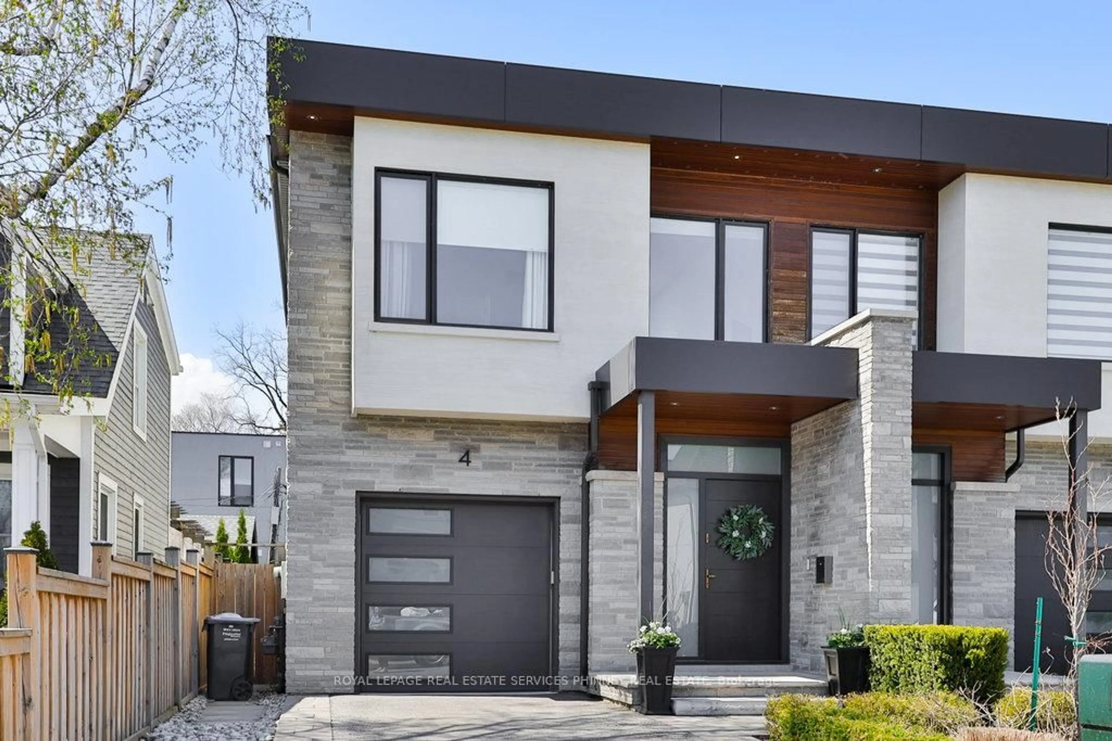 Home with brick exterior material, street for 4 Tecumseth Ave, Mississauga Ontario L5G 1K6