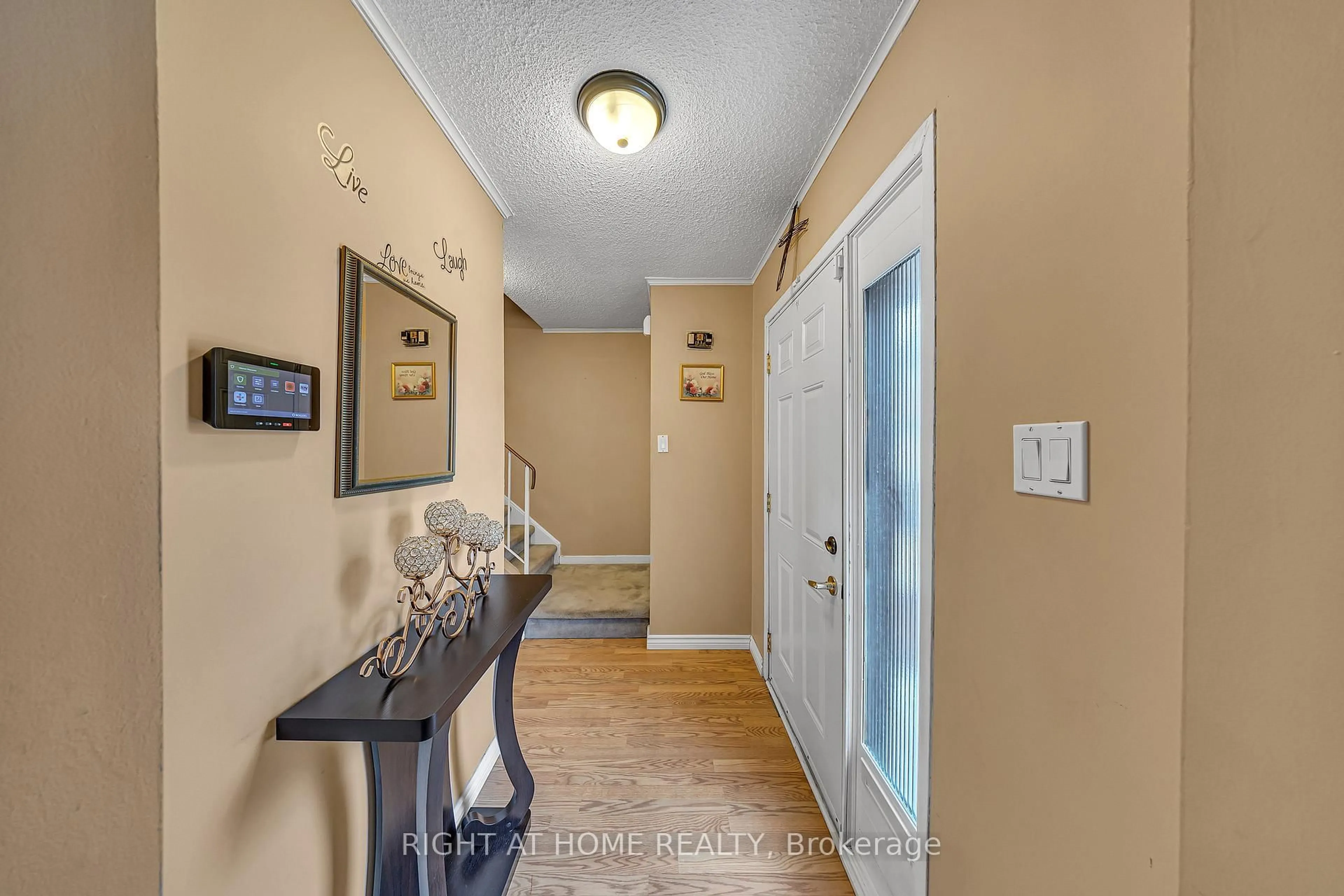 Indoor entryway for 7030 Copenhagen Rd #51, Mississauga Ontario L5N 2P3