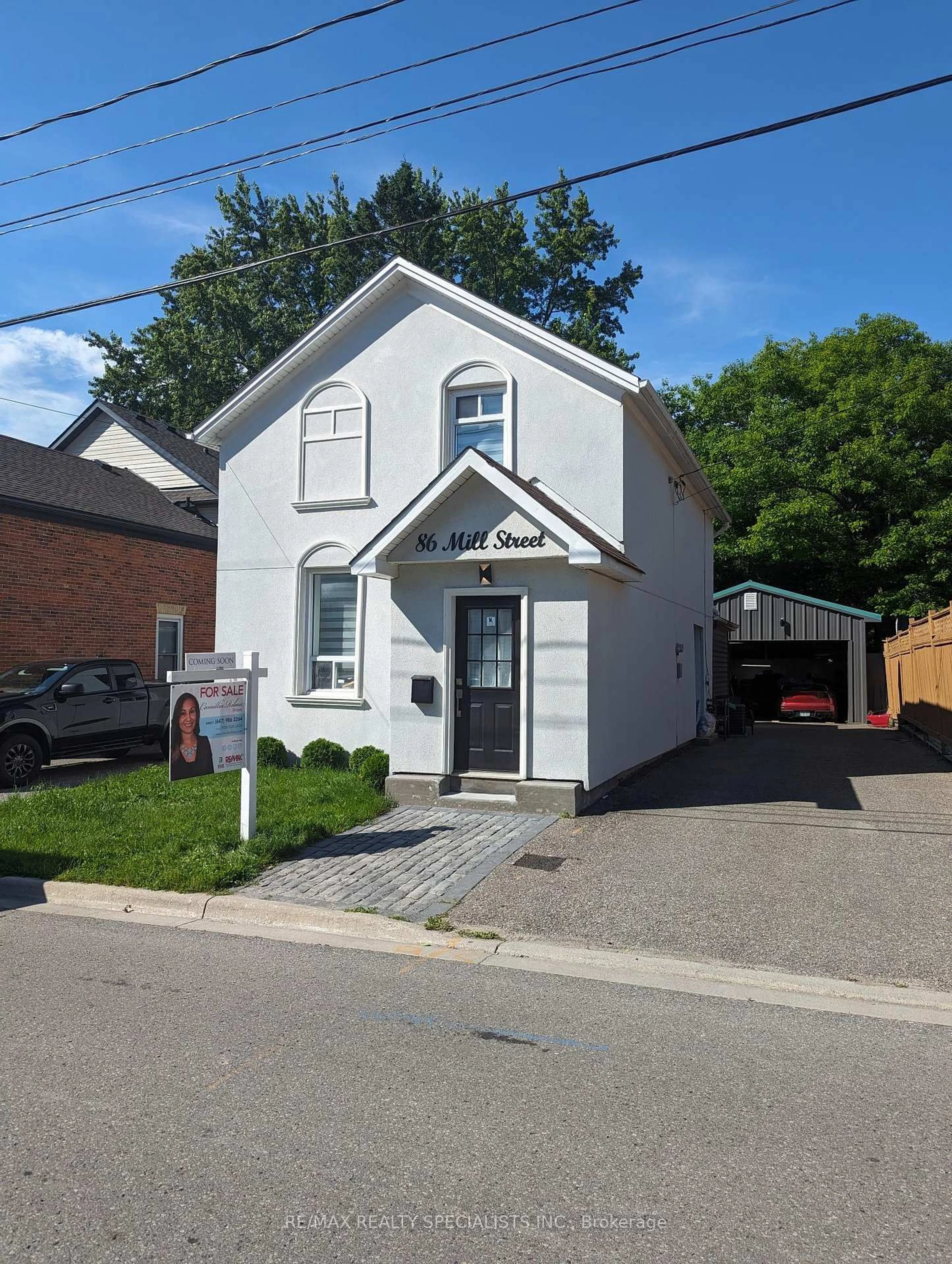 A pic from outside/outdoor area/front of a property/back of a property/a pic from drone, street for 86 Mill St, Orangeville Ontario L9W 2M7