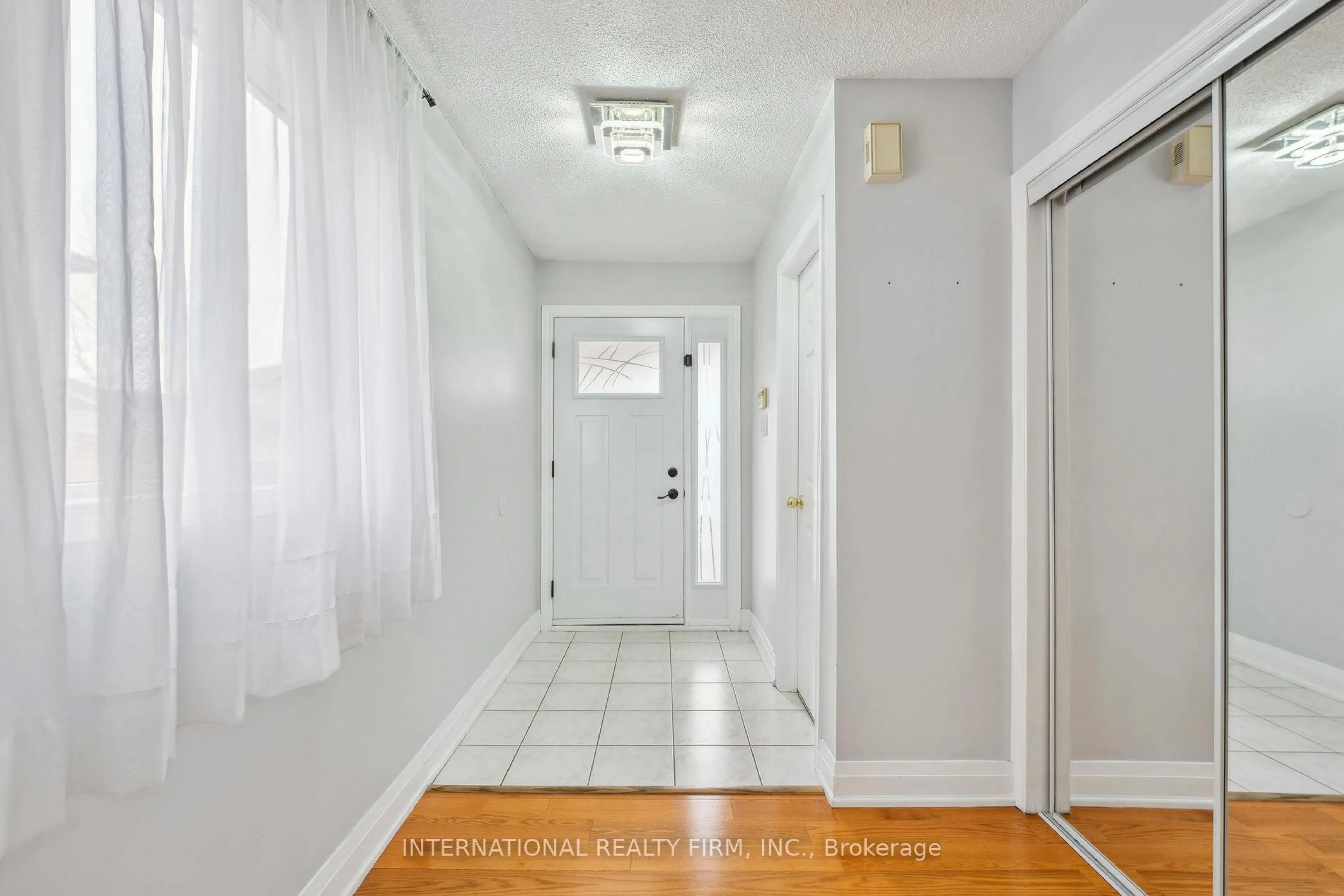 Indoor entryway for 20 Arid Ave, Brampton Ontario L6R 1P9