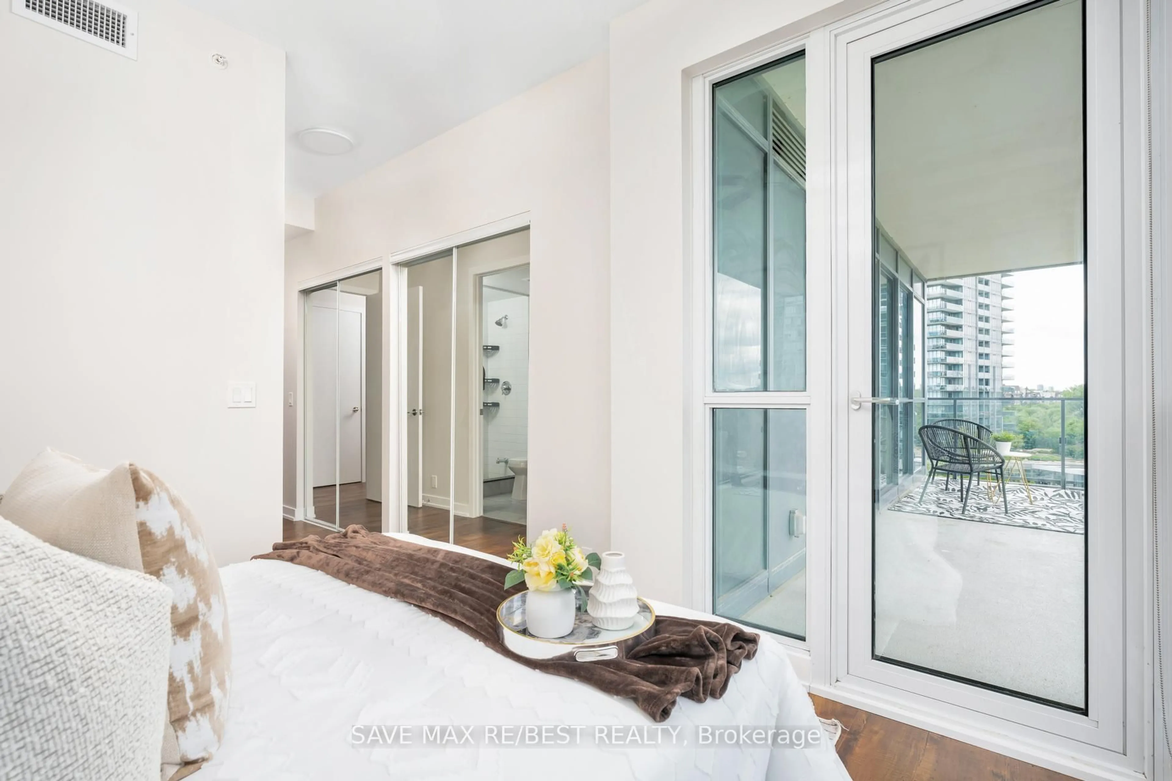 Indoor entryway for 10 Park Lawn Rd #807, Toronto Ontario M8V 0H9