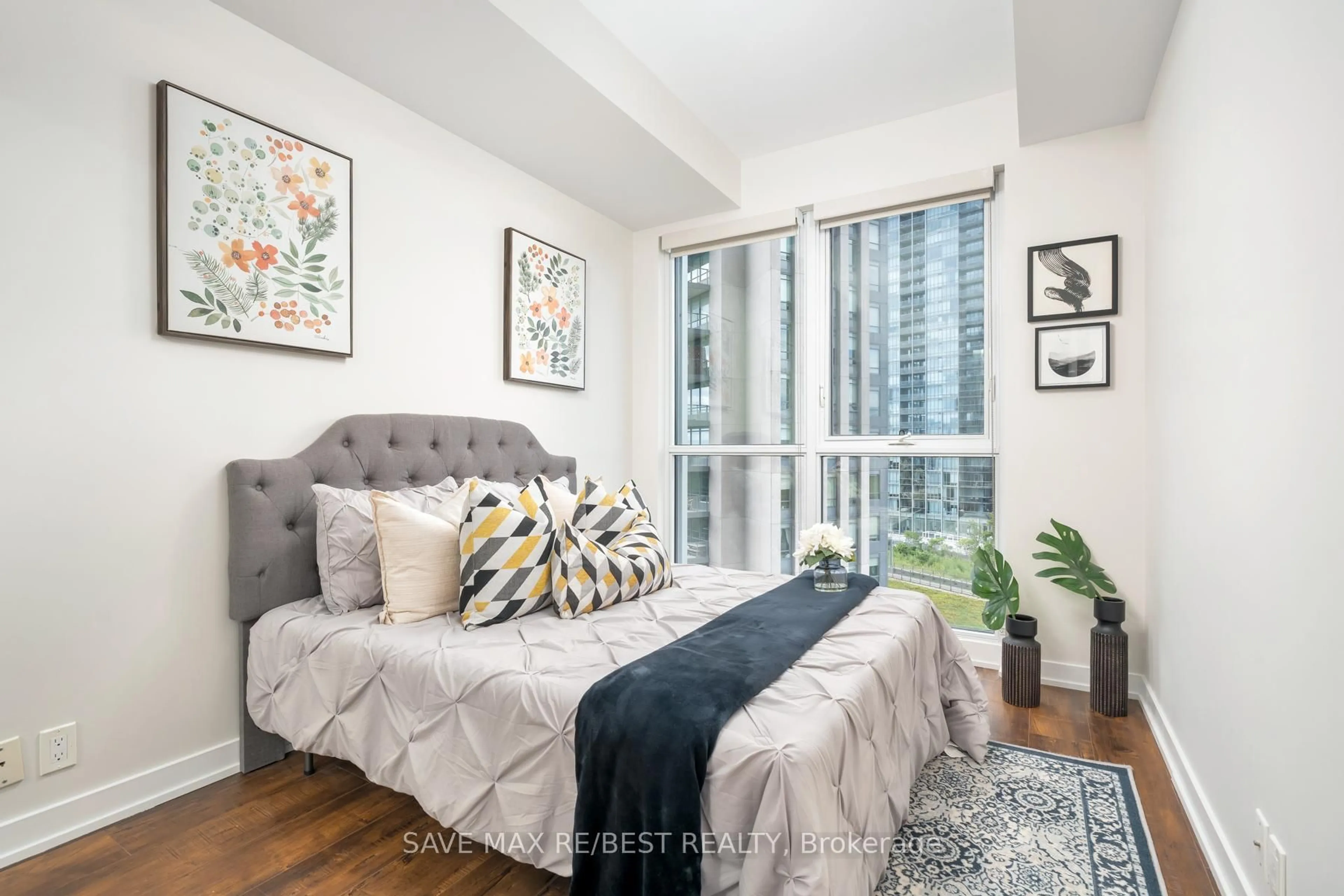 Bedroom with bed, unknown for 10 Park Lawn Rd #807, Toronto Ontario M8V 0H9