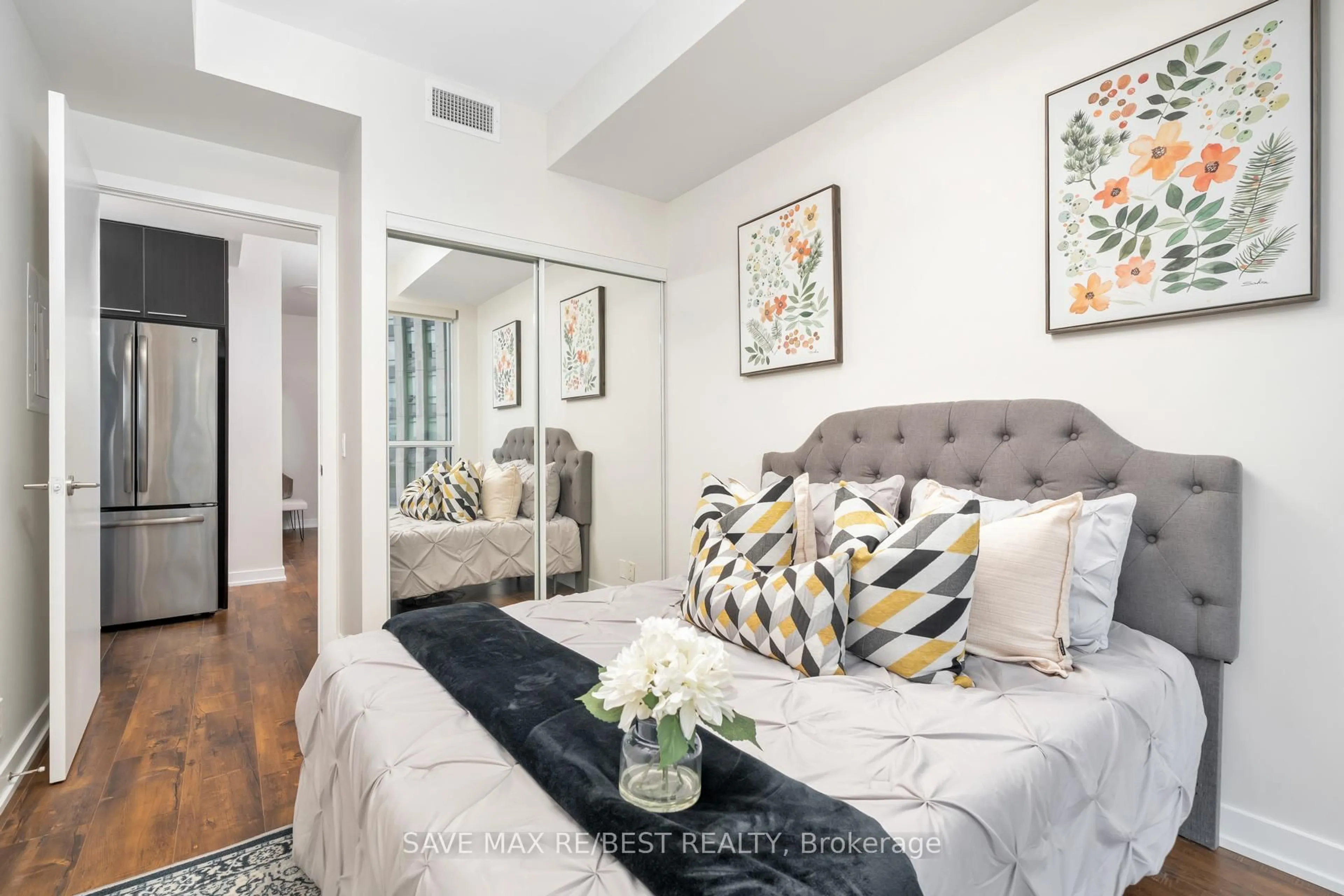 Living room with furniture, unknown for 10 Park Lawn Rd #807, Toronto Ontario M8V 0H9