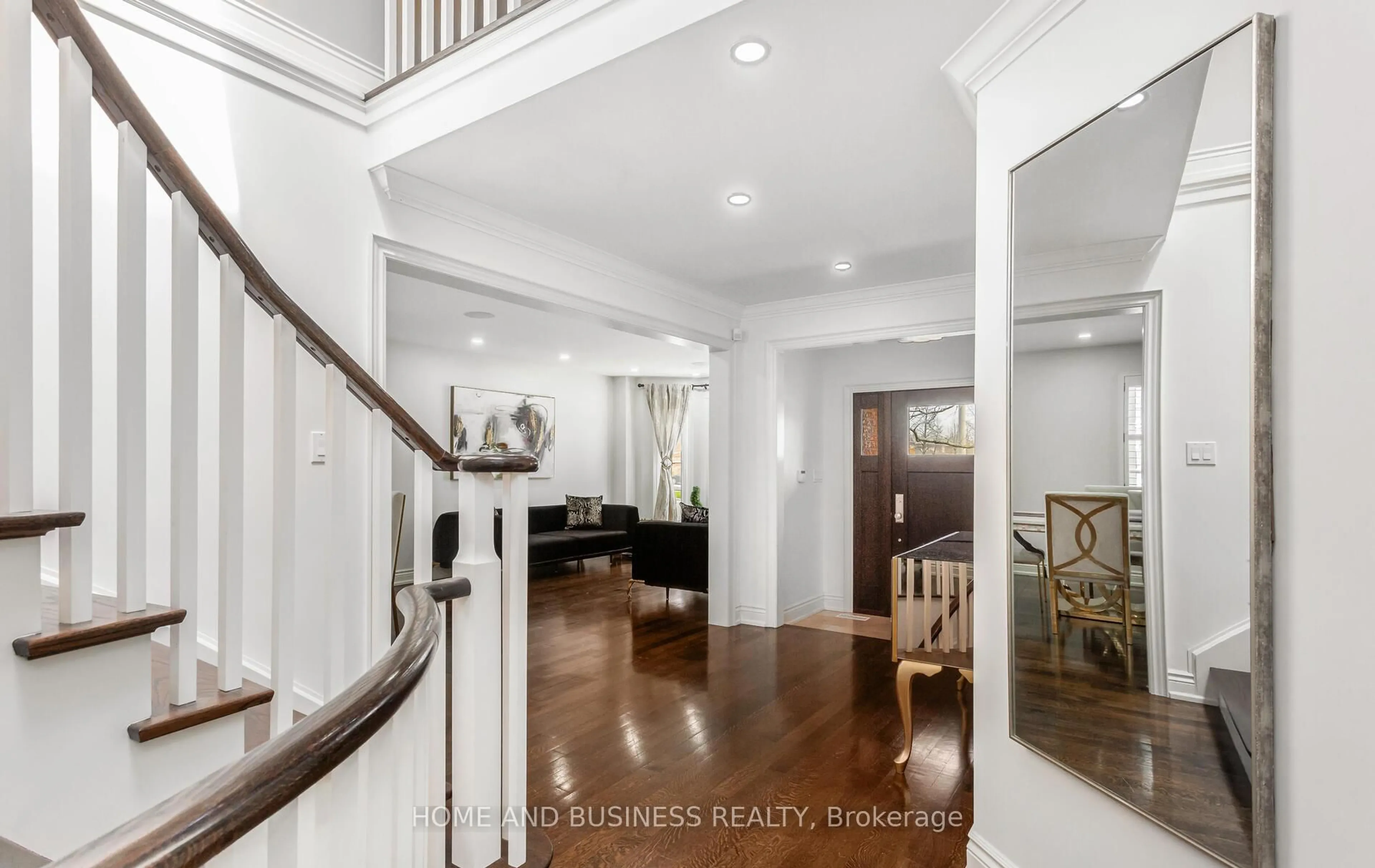 Indoor entryway for 2192 Oakmead Blvd, Oakville Ontario L6H 6B4
