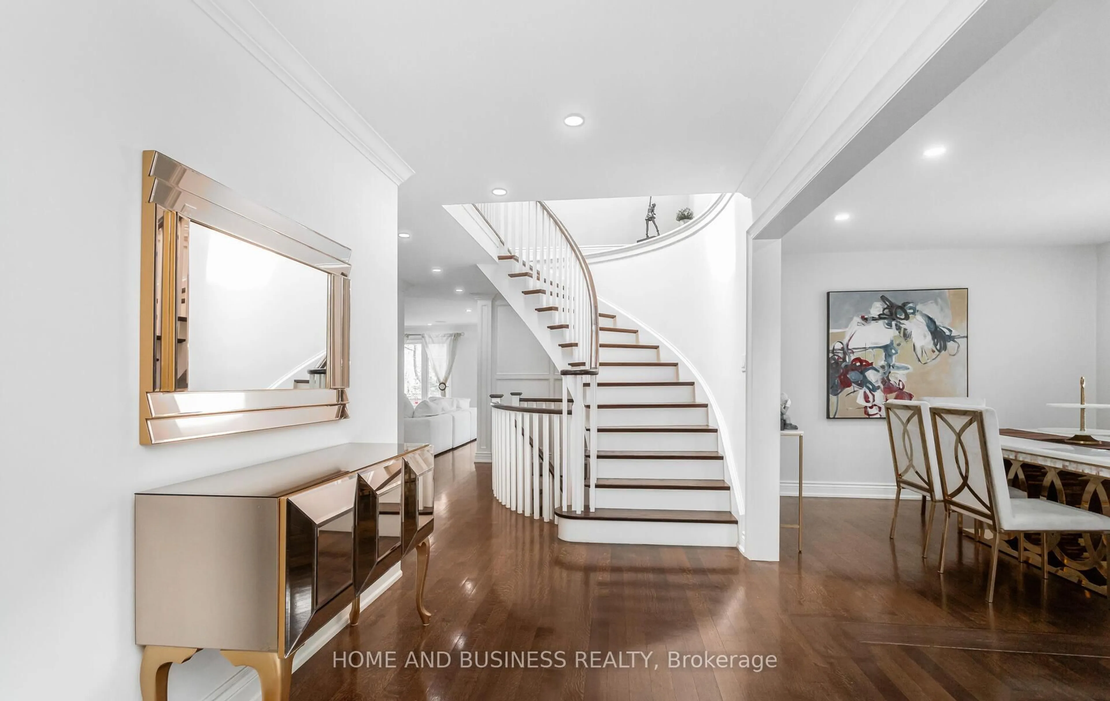 Indoor entryway for 2192 Oakmead Blvd, Oakville Ontario L6H 6B4
