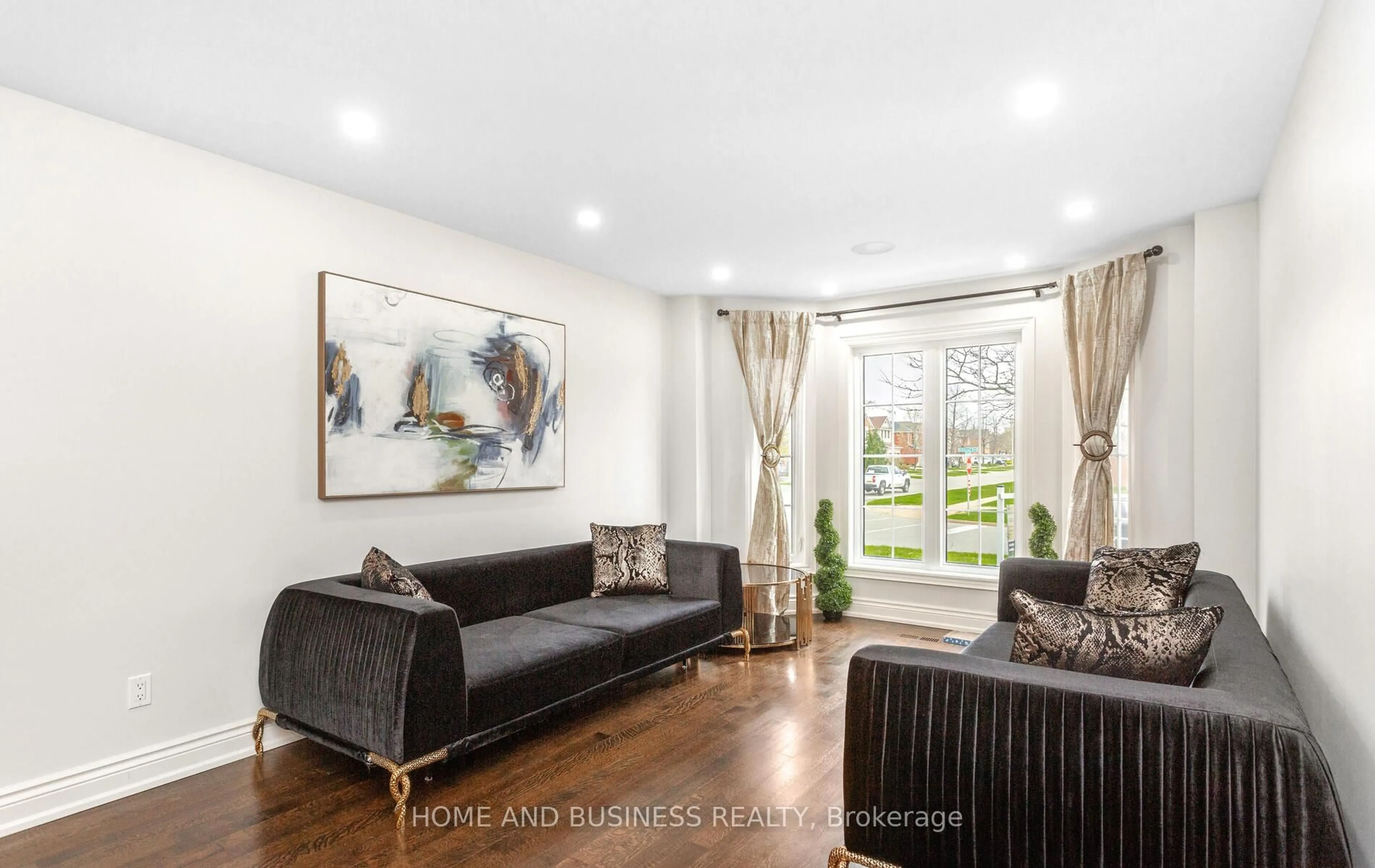 Living room with furniture, unknown for 2192 Oakmead Blvd, Oakville Ontario L6H 6B4