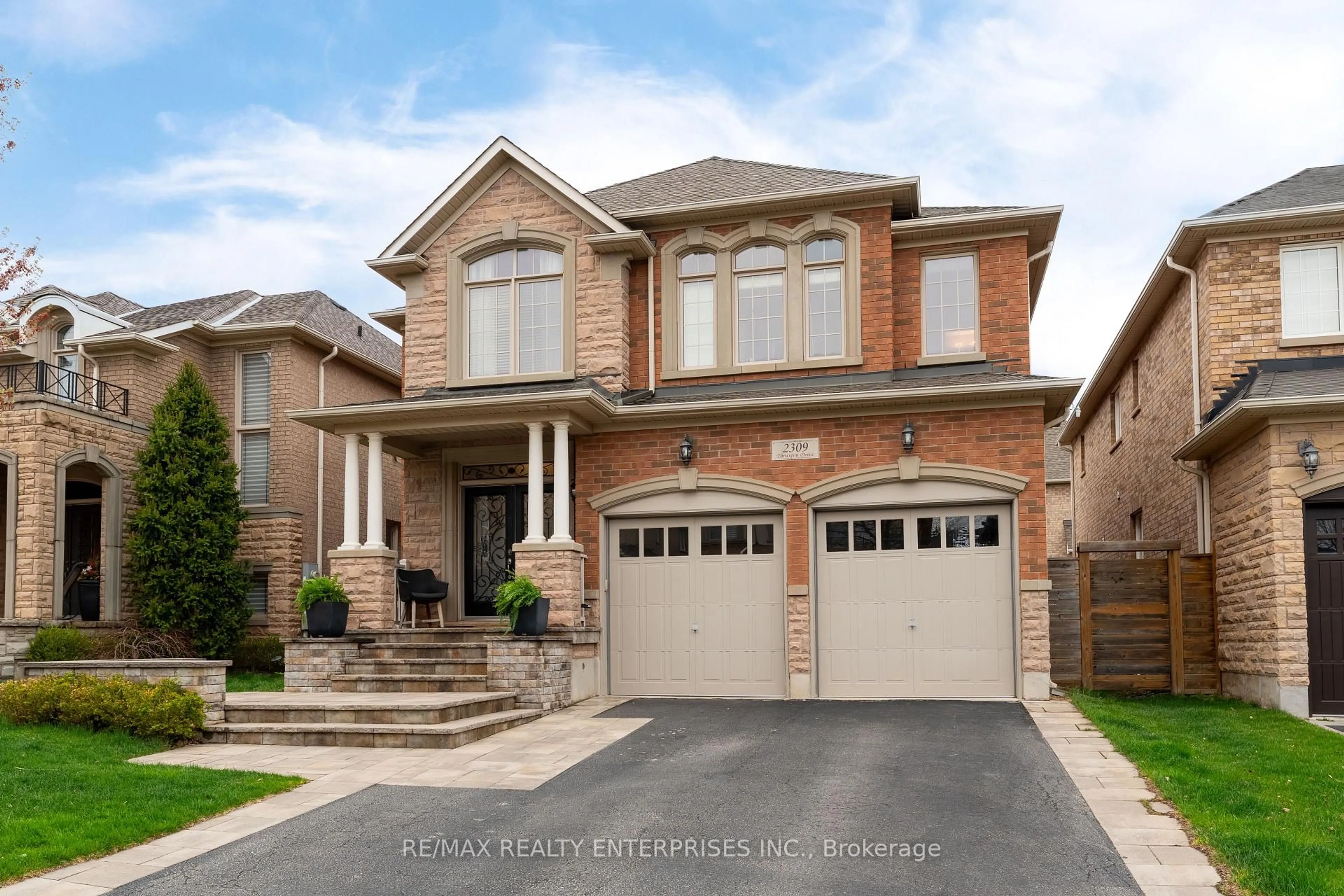 Home with brick exterior material, street for 2309 Thruxton Dr, Oakville Ontario L6H 0C5