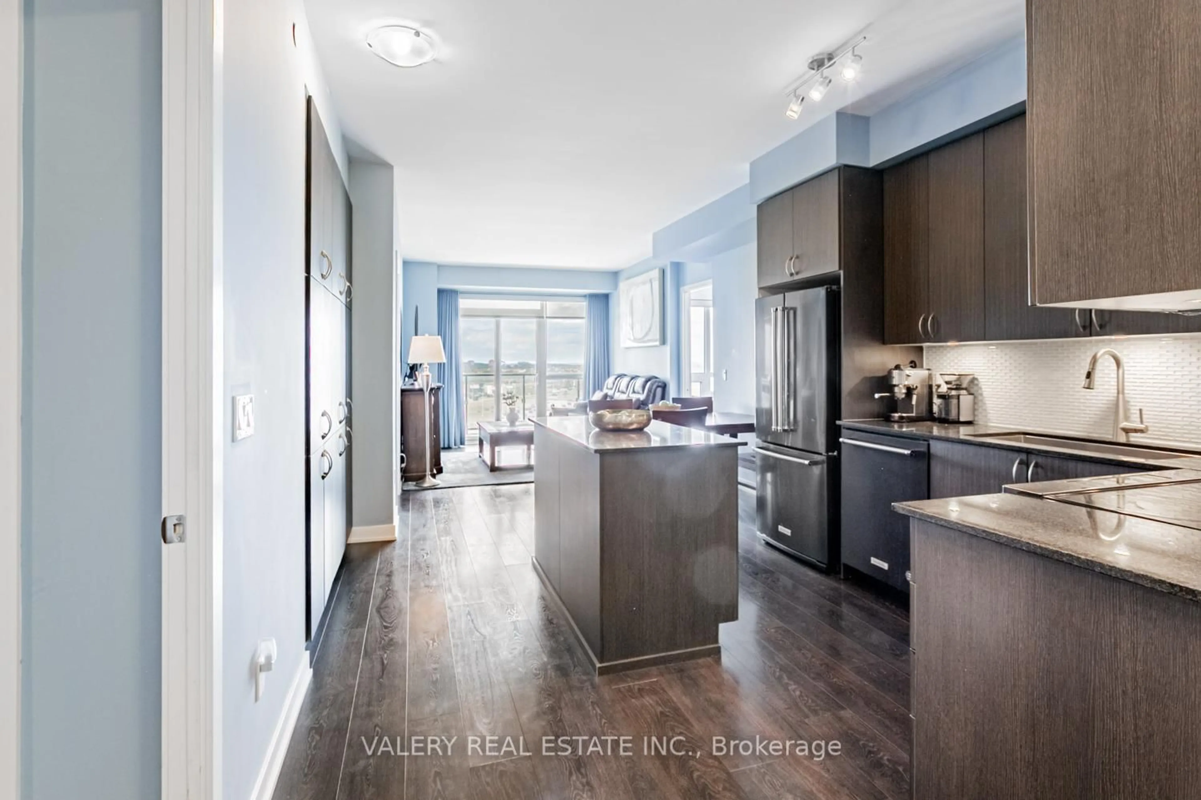 Open concept kitchen, unknown for 4655 Glen Erin Dr #1002, Mississauga Ontario L5M 0Z1