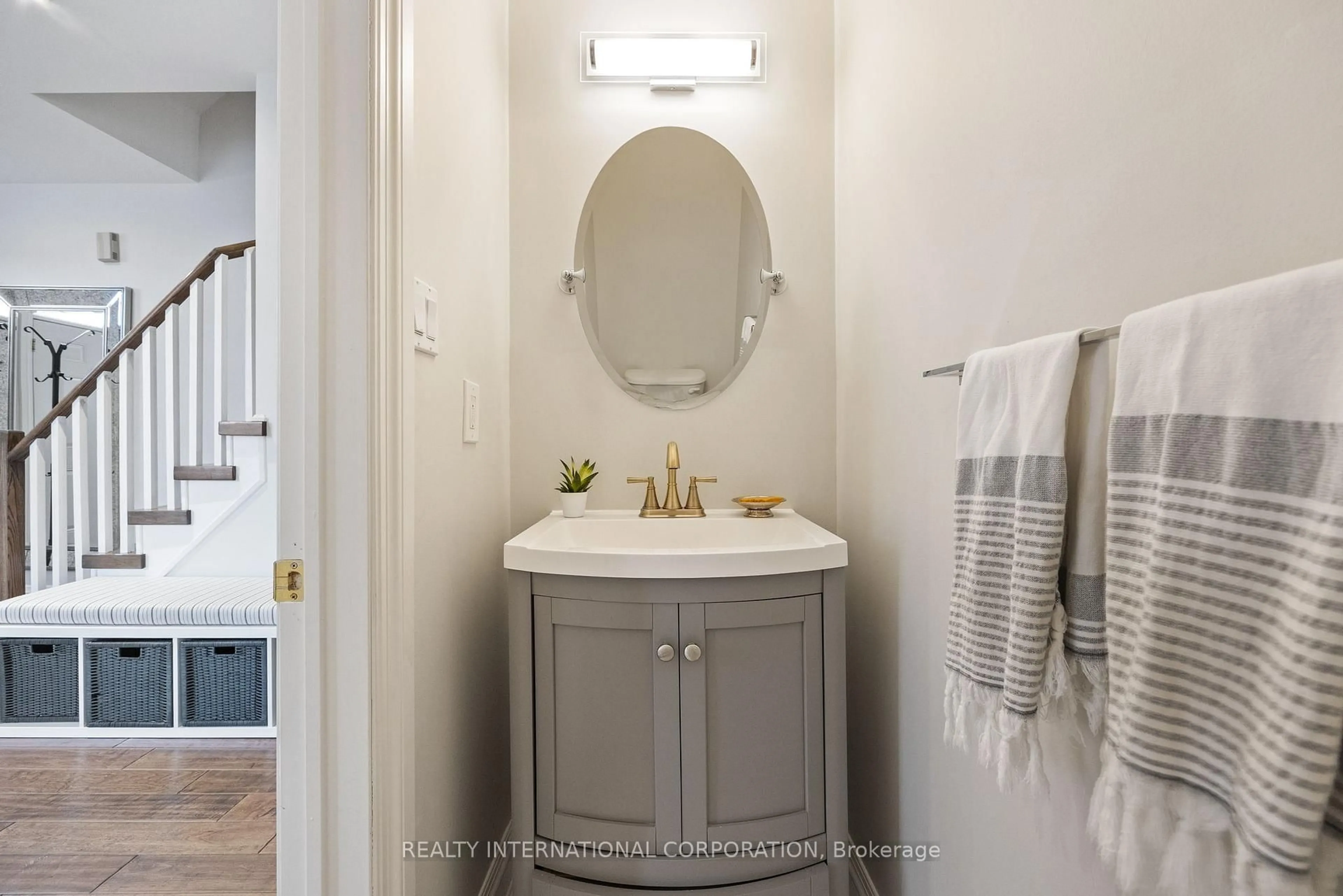 Standard bathroom, ceramic/tile floor for 3076 Lake Shore Blvd #Th1, Toronto Ontario M8V 4E3