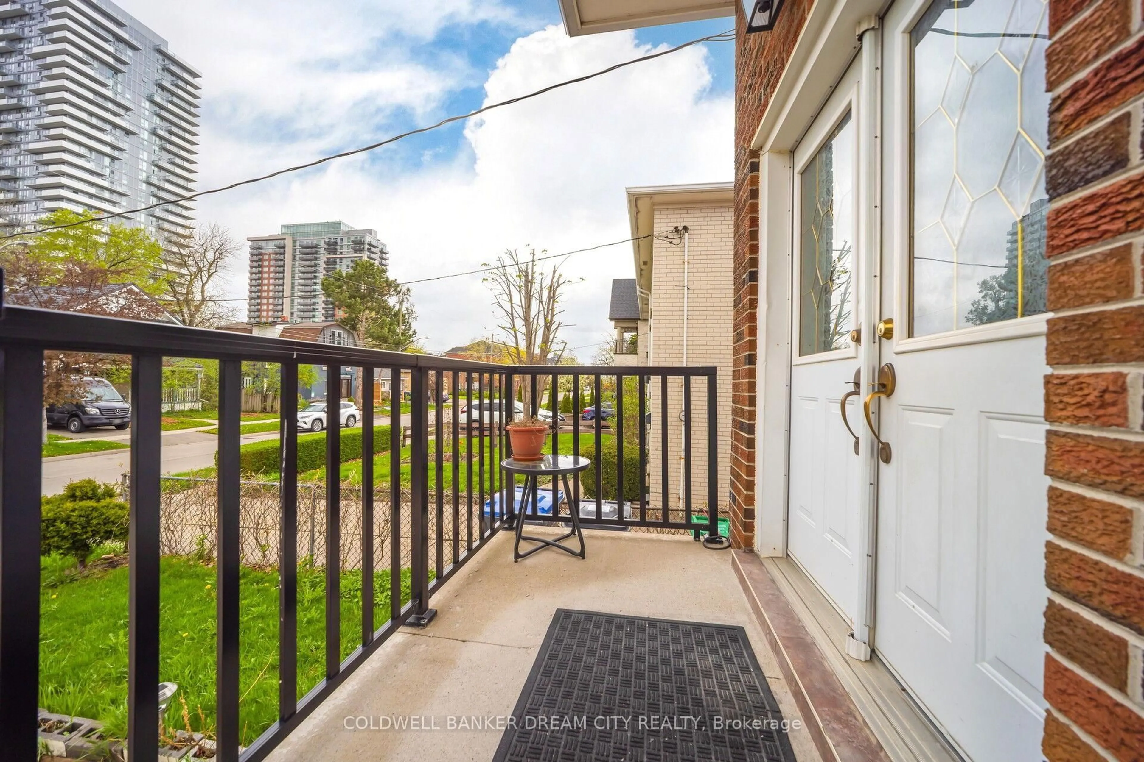 Patio, street for B - 17 Hillcrest Ave, Brampton Ontario L6W 1Y7