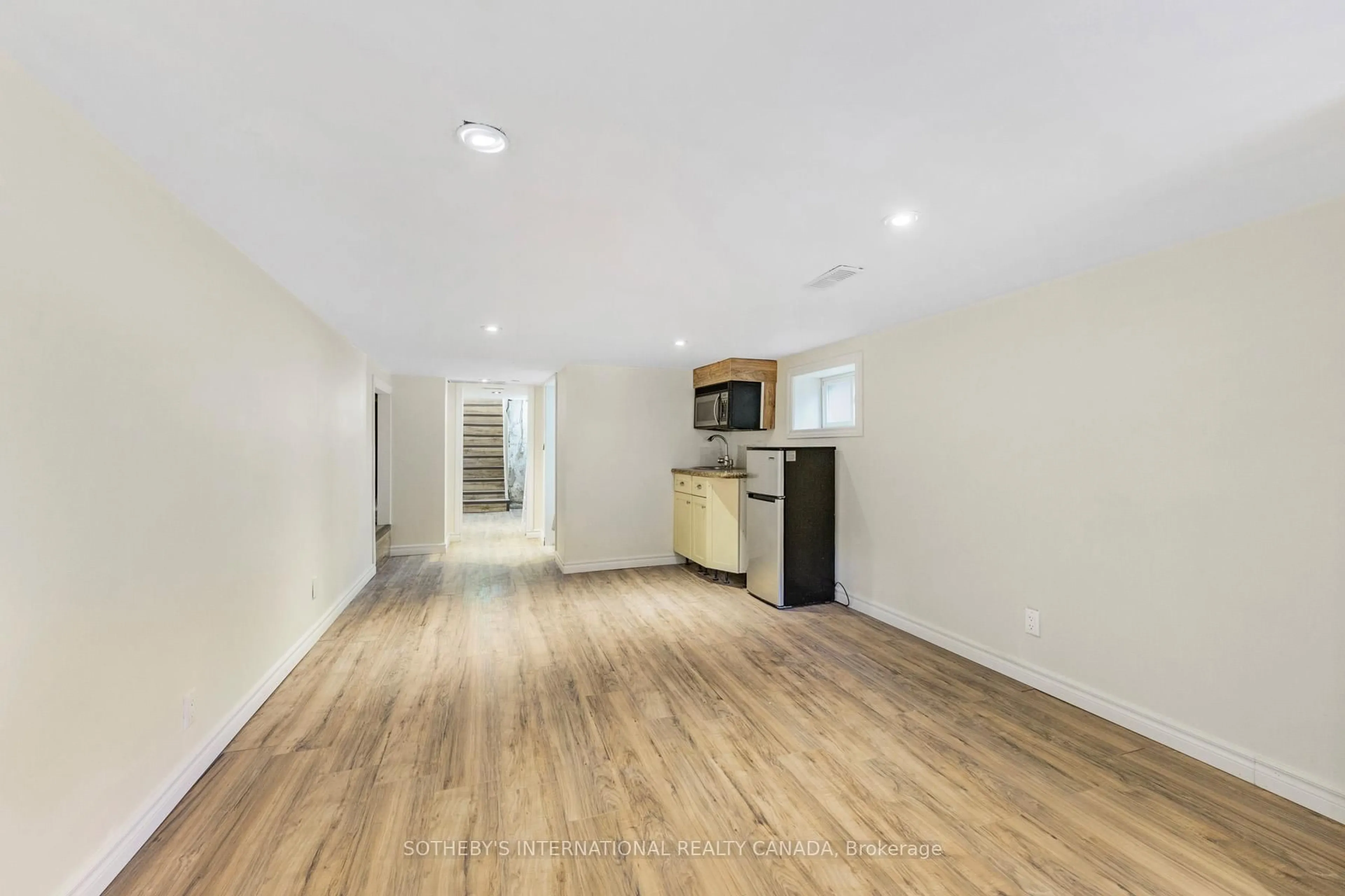 A pic of a room for 70 Dunraven Dr, Toronto Ontario M6M 1H2