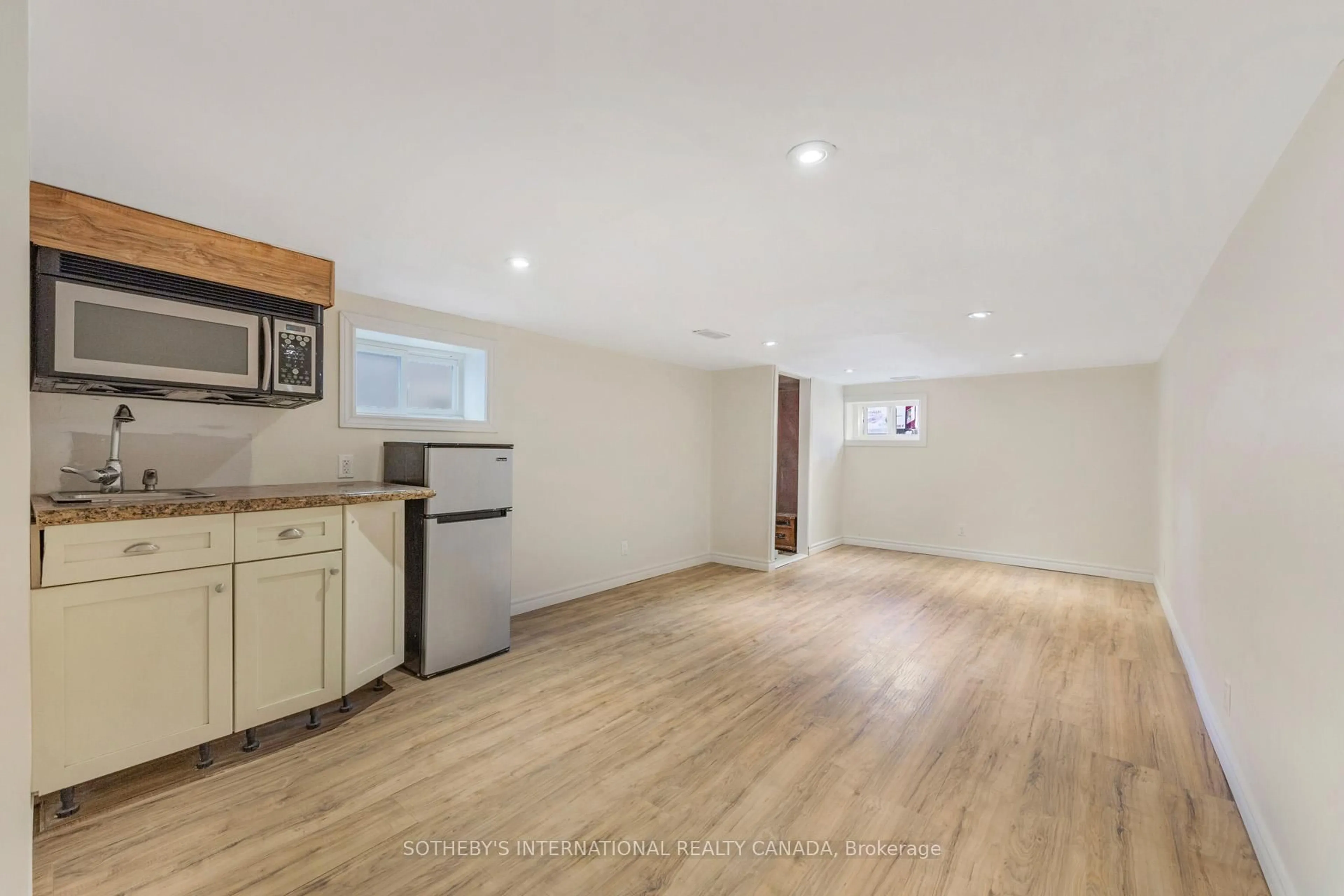 A pic of a room for 70 Dunraven Dr, Toronto Ontario M6M 1H2