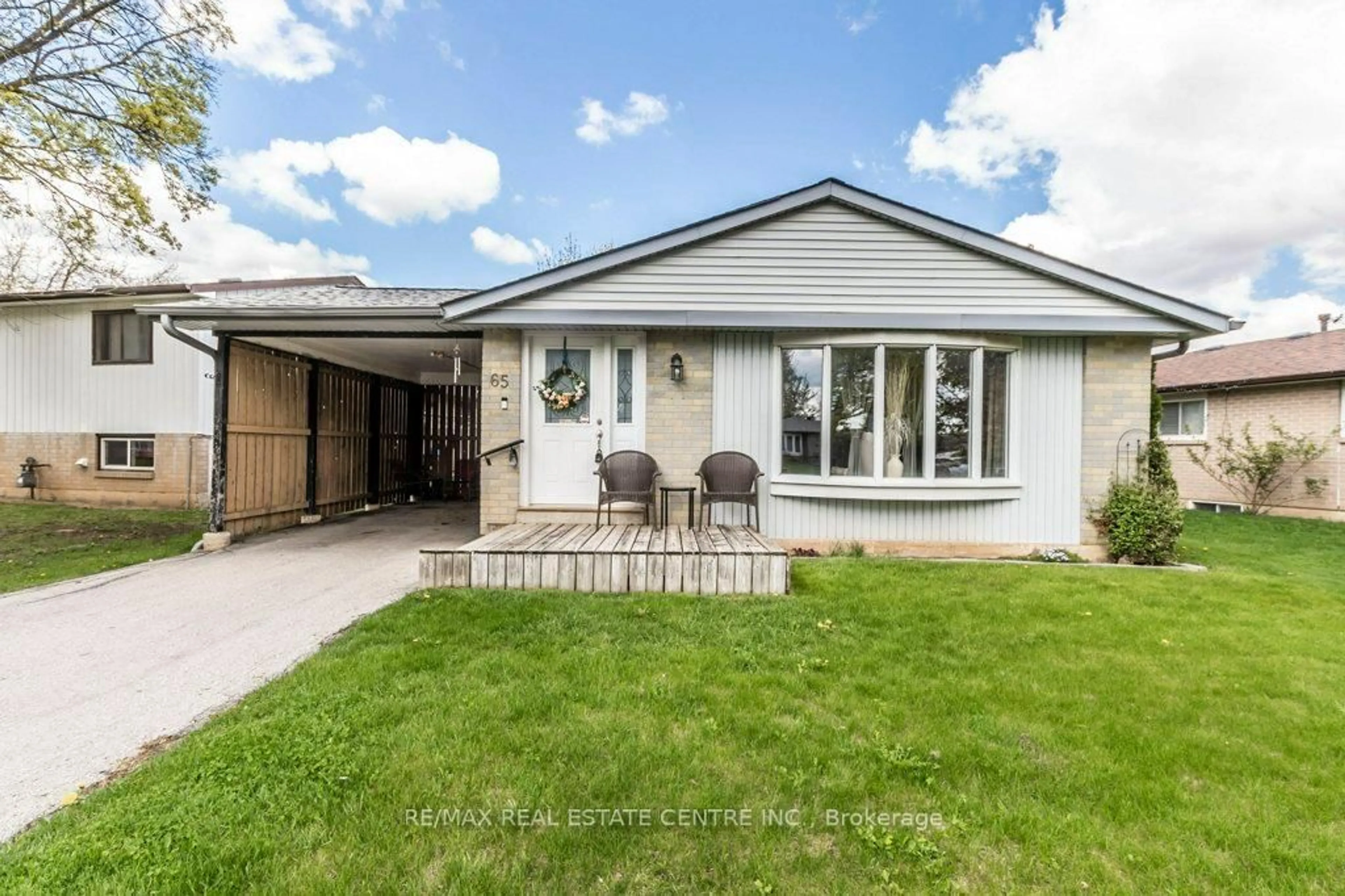 A pic from outside/outdoor area/front of a property/back of a property/a pic from drone, street for 65 Lorne Scots Dr, Milton Ontario L9T 2Z2