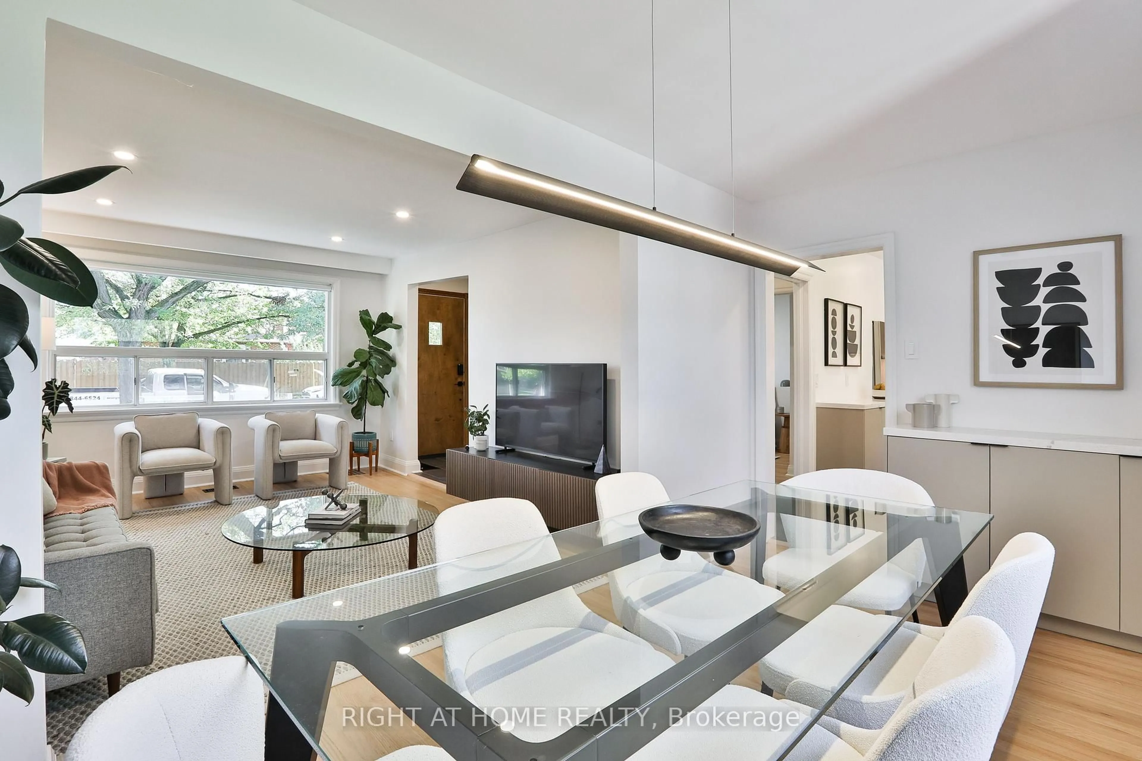 Living room with furniture, unknown for 20 Amesbury Dr, Toronto Ontario M6M 4H4
