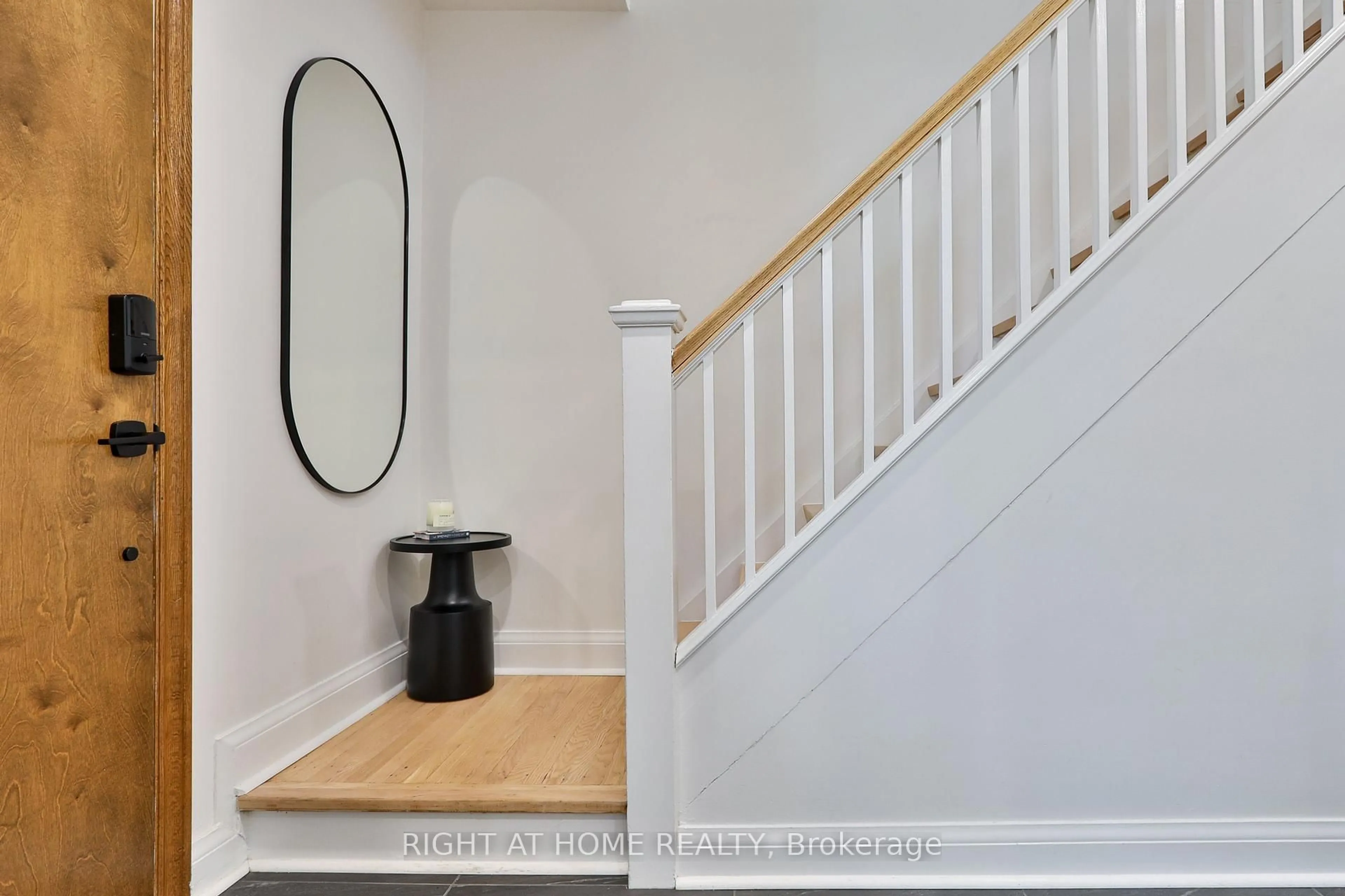 Stairs for 20 Amesbury Dr, Toronto Ontario M6M 4H4