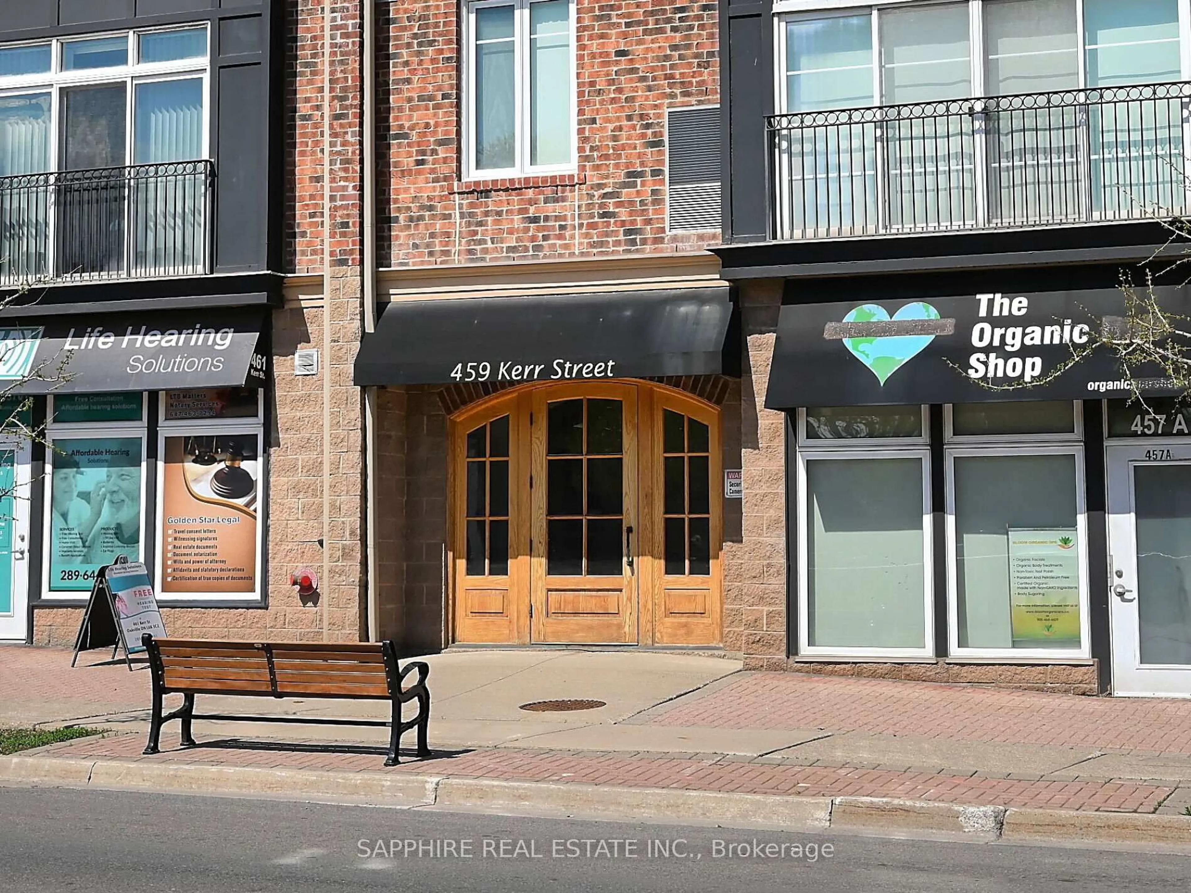 Indoor foyer for 459 Kerr St #302, Oakville Ontario L6K 3C2