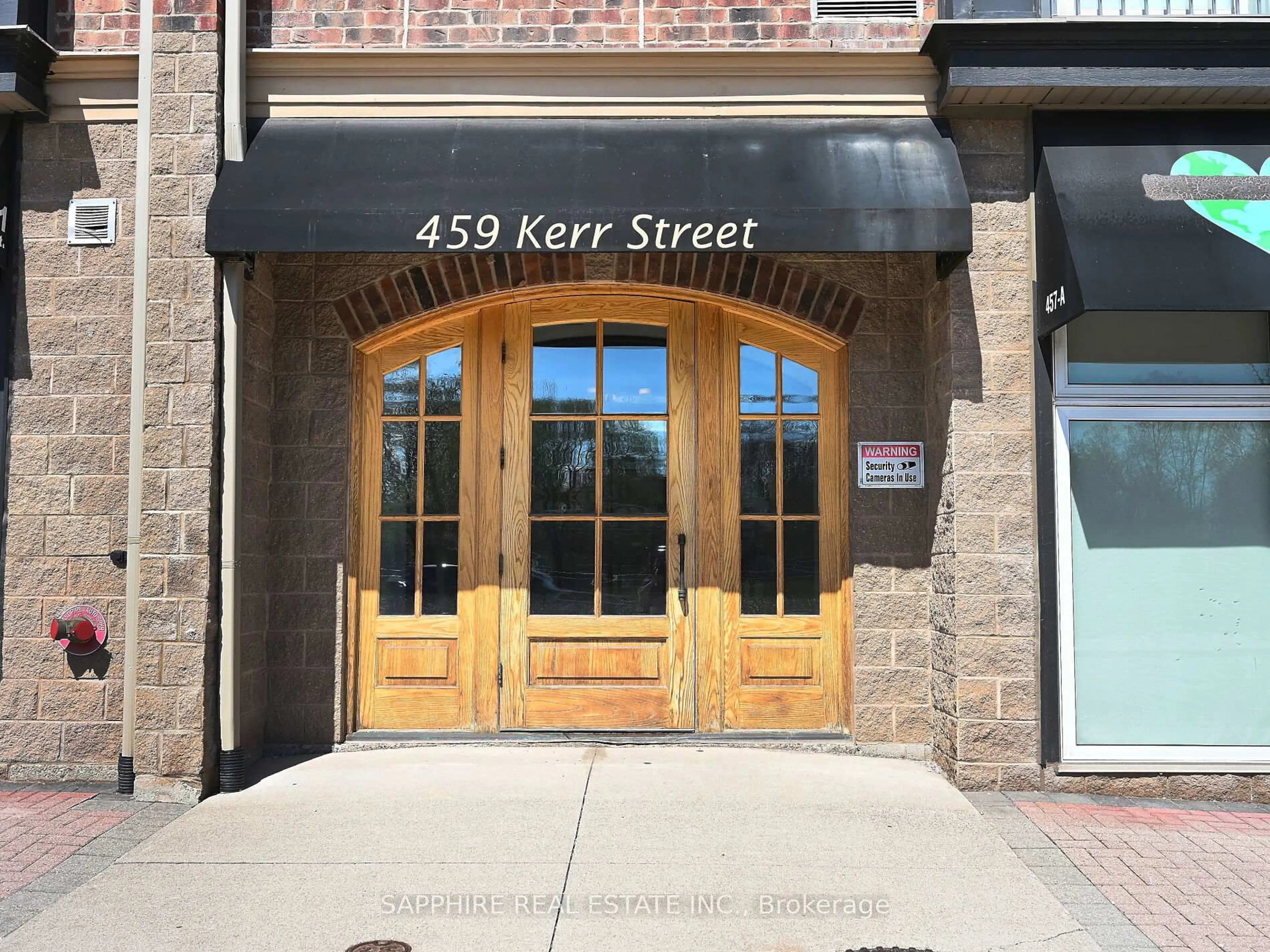 Indoor entryway for 459 Kerr St #302, Oakville Ontario L6K 3C2