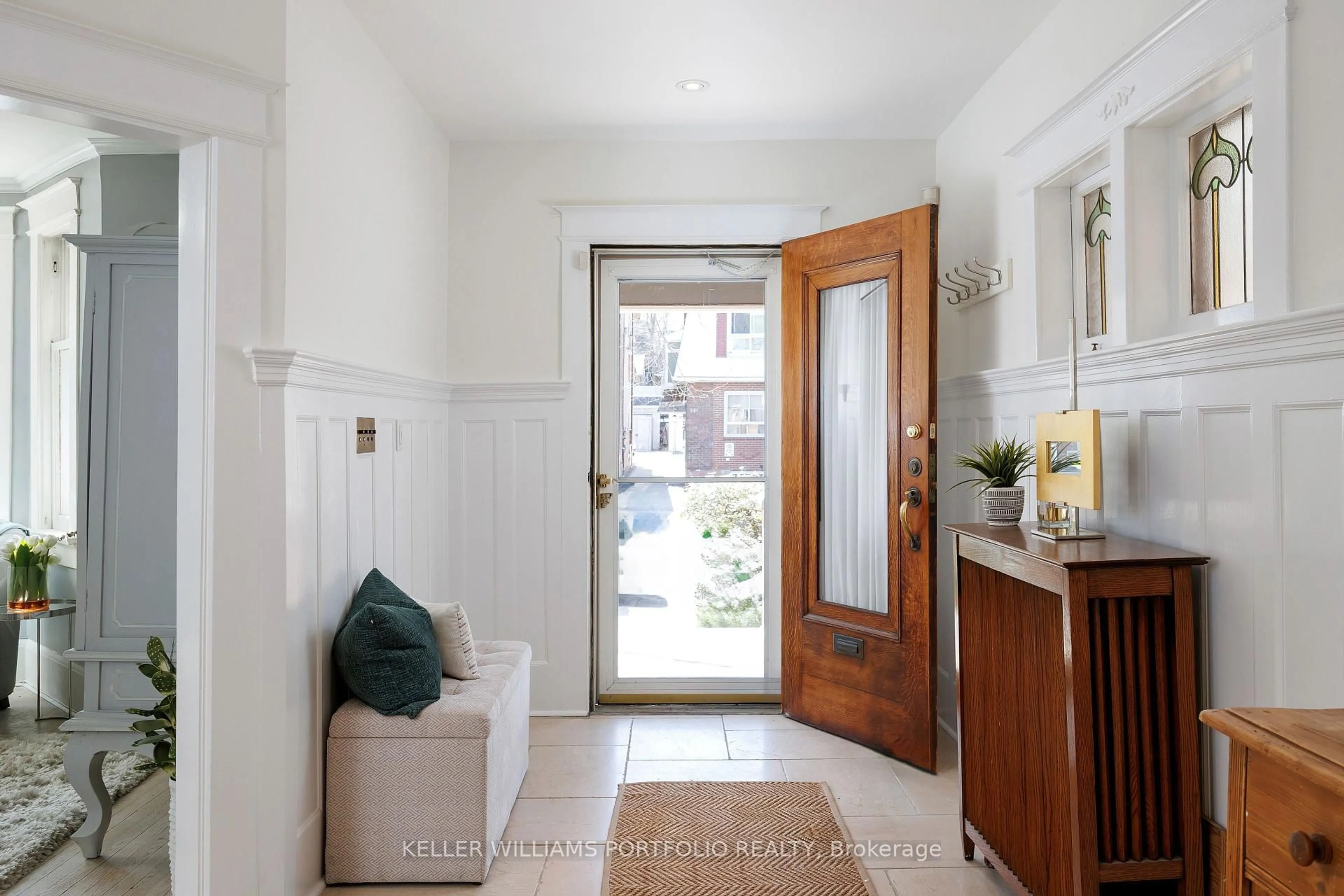 Indoor entryway for 296 Wright Ave, Toronto Ontario M6R 1L9