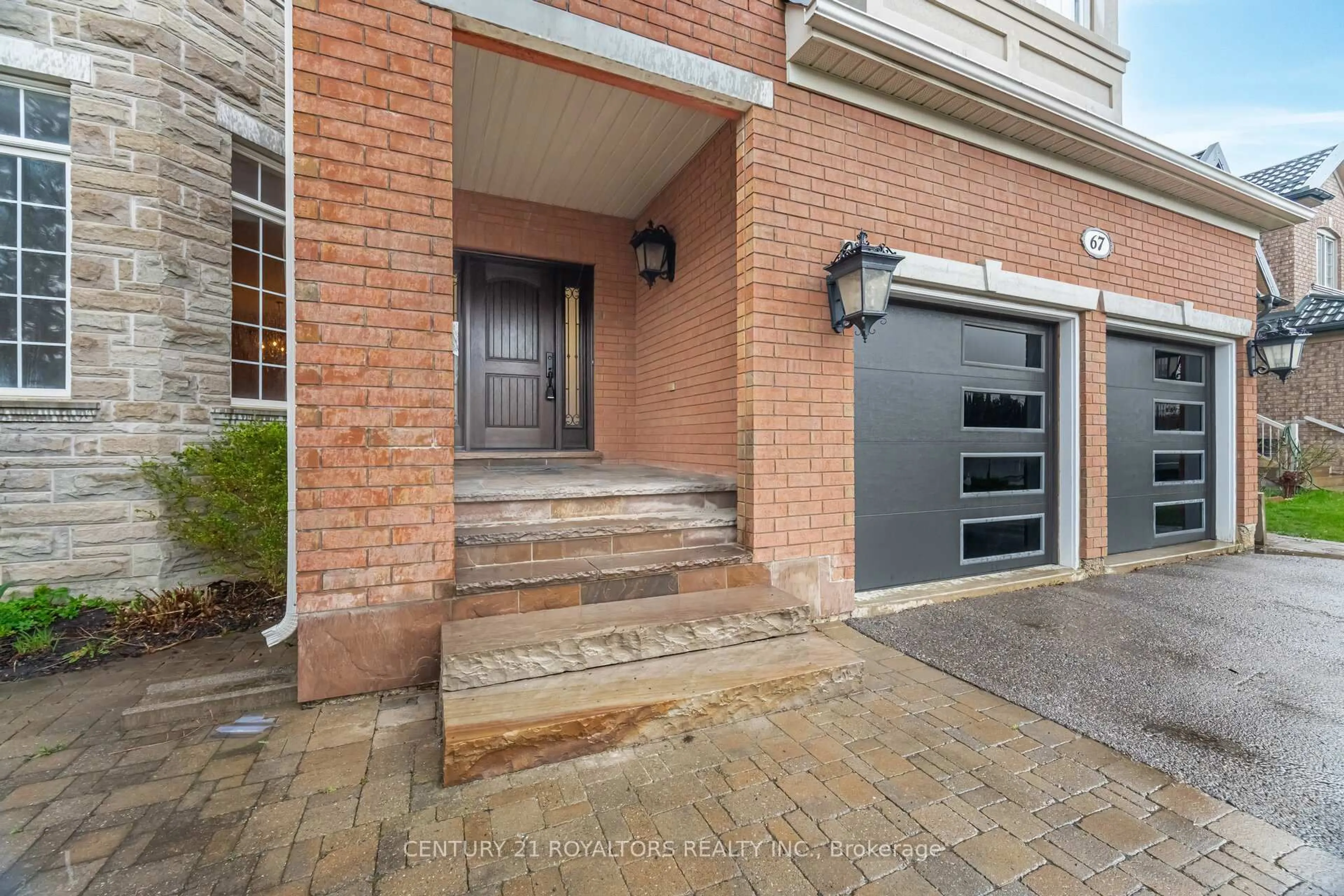 Indoor entryway for 67 Saint Hubert Dr, Brampton Ontario L6P 1Y5