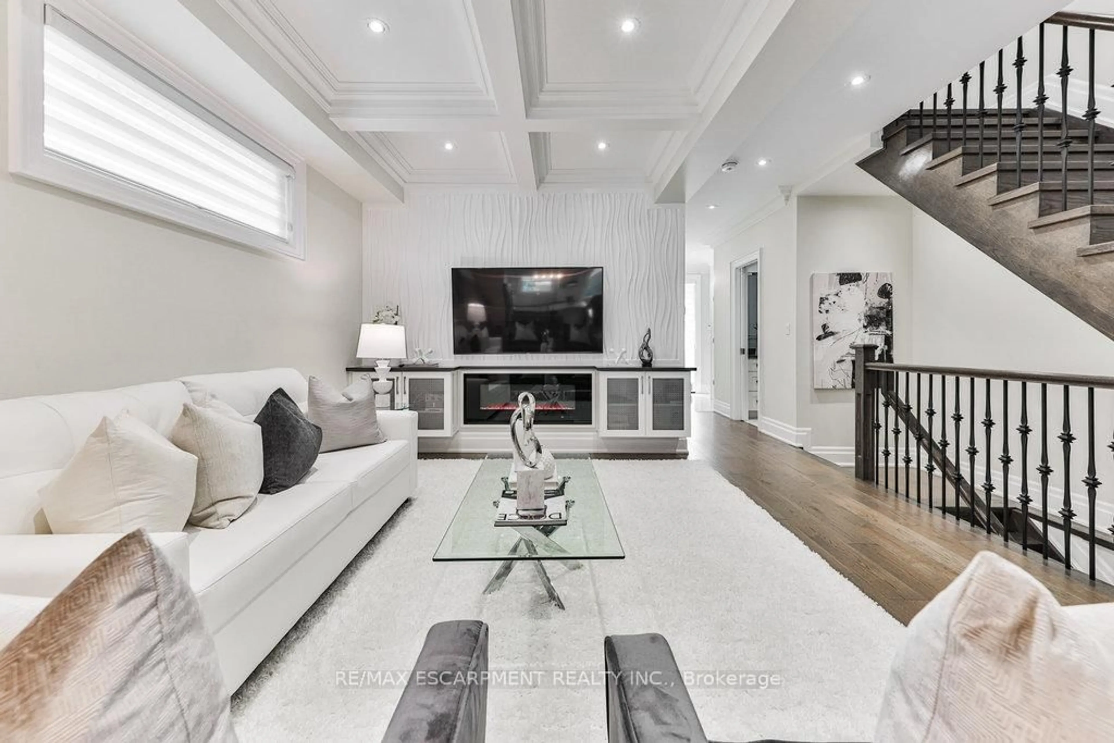 Living room with furniture, unknown for 34B Pine Ave, Mississauga Ontario L5H 2P8