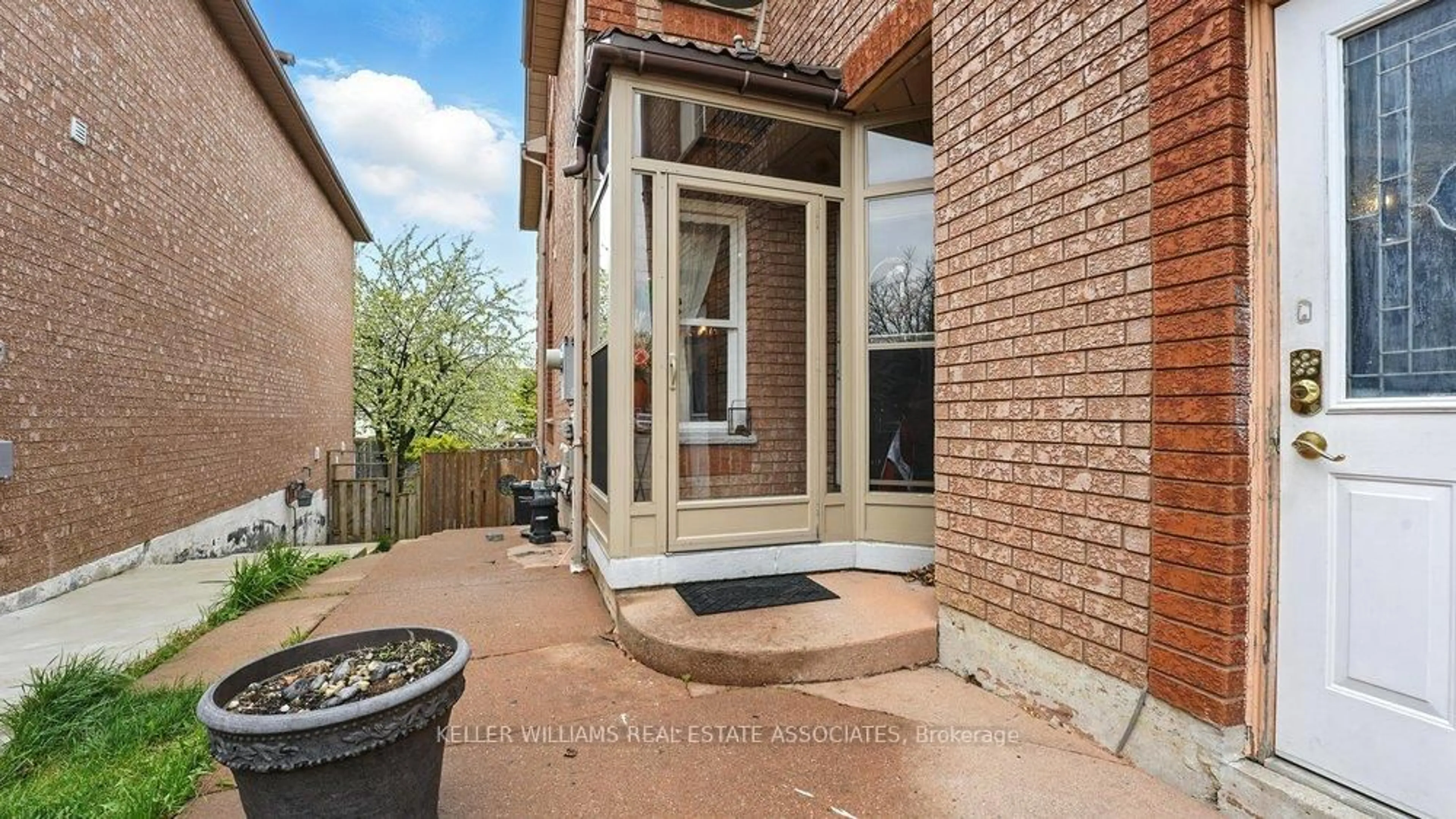 Home with brick exterior material, street for 599 Ashprior Ave, Mississauga Ontario L5R 3N3