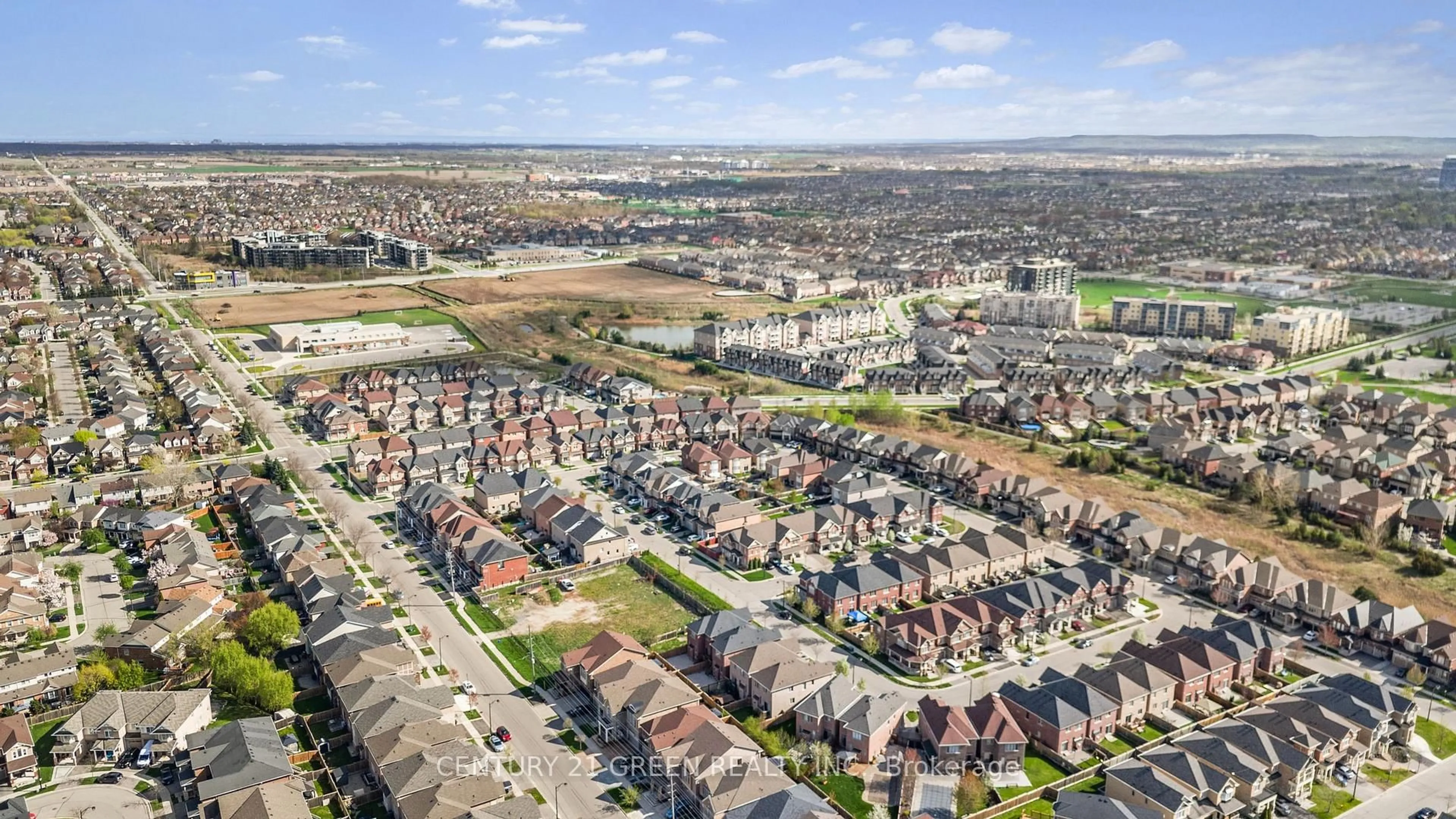 A pic from outside/outdoor area/front of a property/back of a property/a pic from drone, street for 420 Hincks Dr, Milton Ontario L9T 8T6