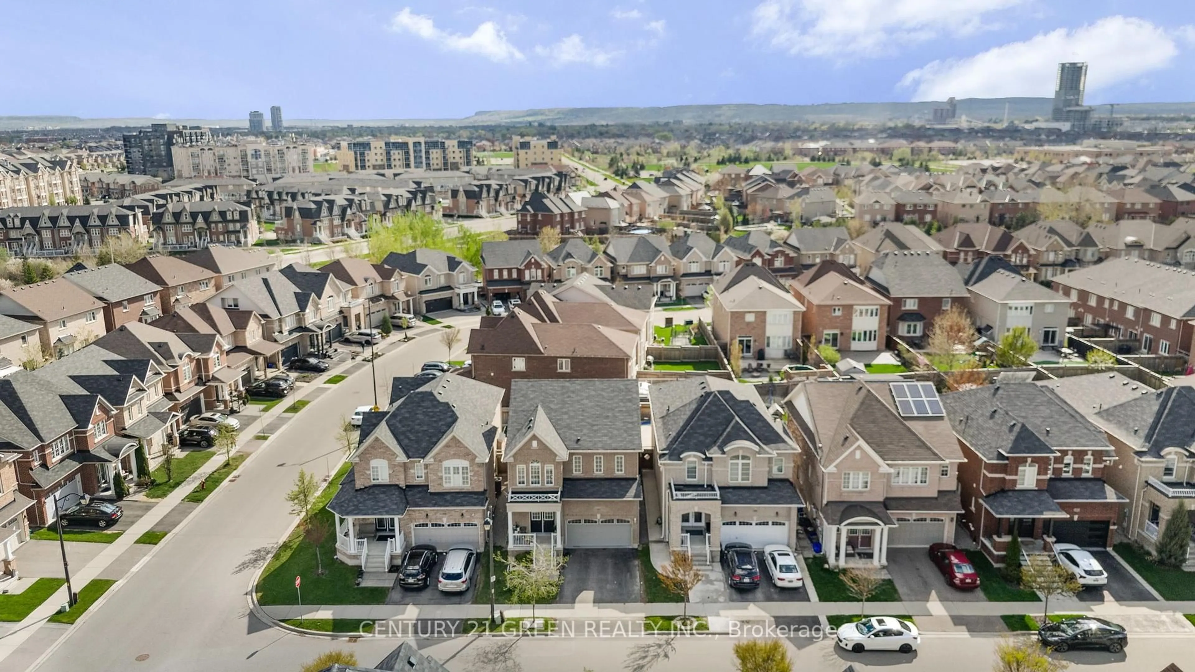 A pic from outside/outdoor area/front of a property/back of a property/a pic from drone, unknown for 420 Hincks Dr, Milton Ontario L9T 8T6