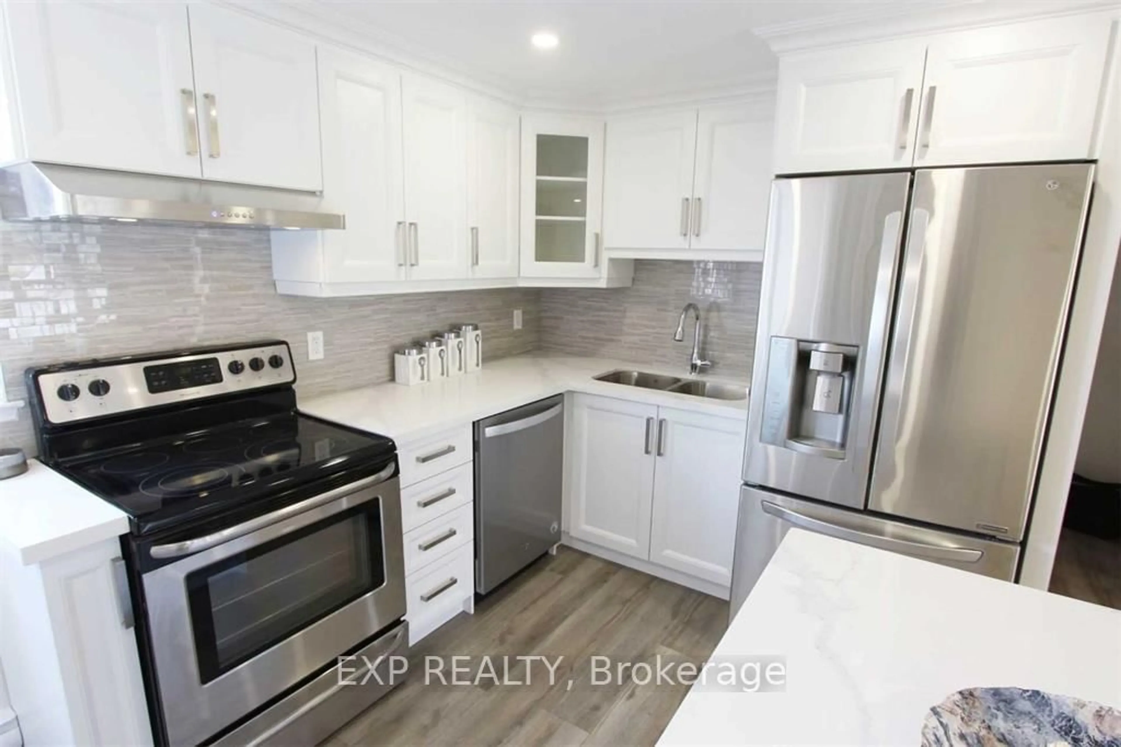 Standard kitchen, unknown for 180 Mississauga Valley Blvd #216, Mississauga Ontario L5A 3M2