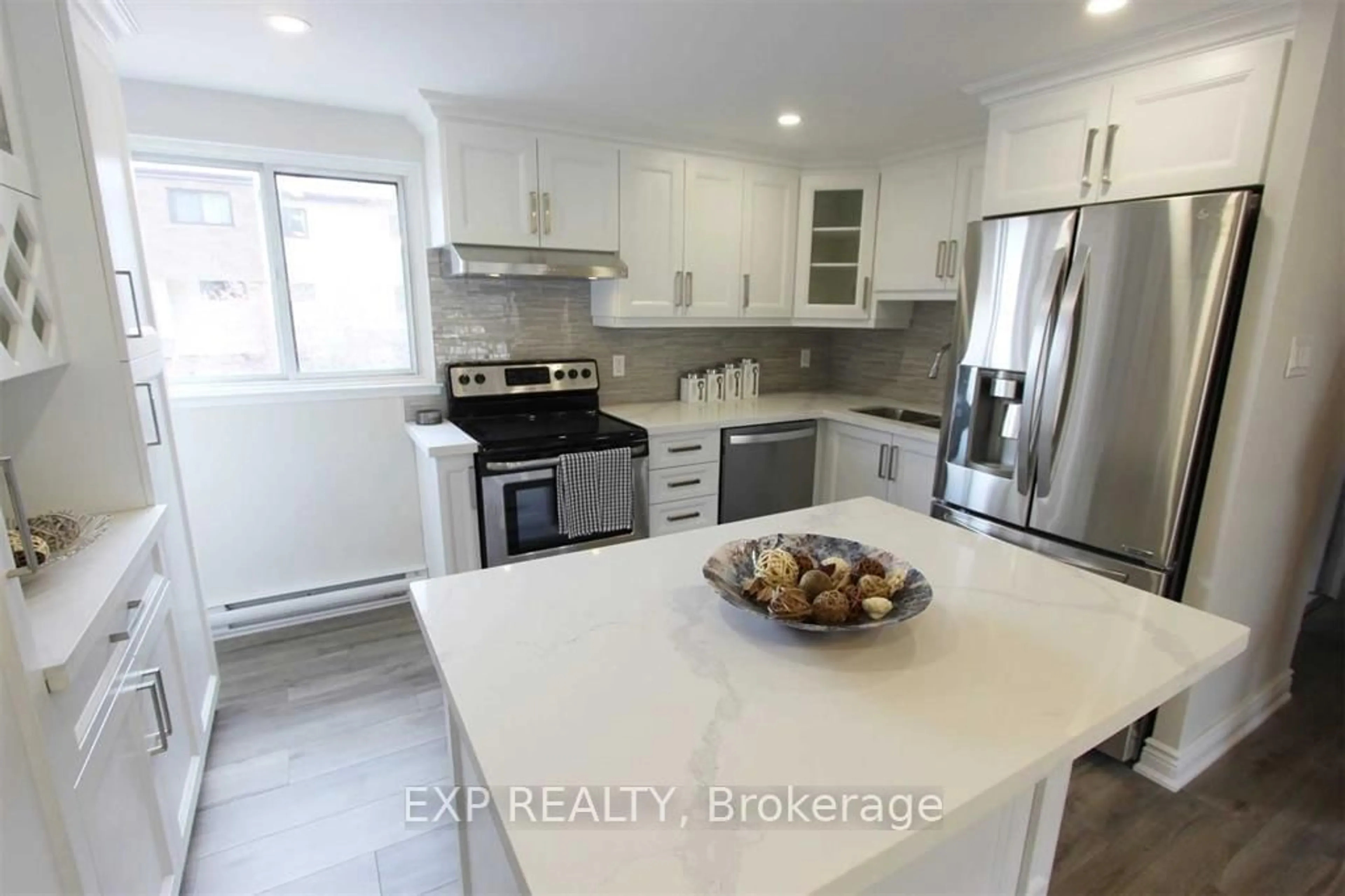 Open concept kitchen, ceramic/tile floor for 180 Mississauga Valley Blvd #216, Mississauga Ontario L5A 3M2