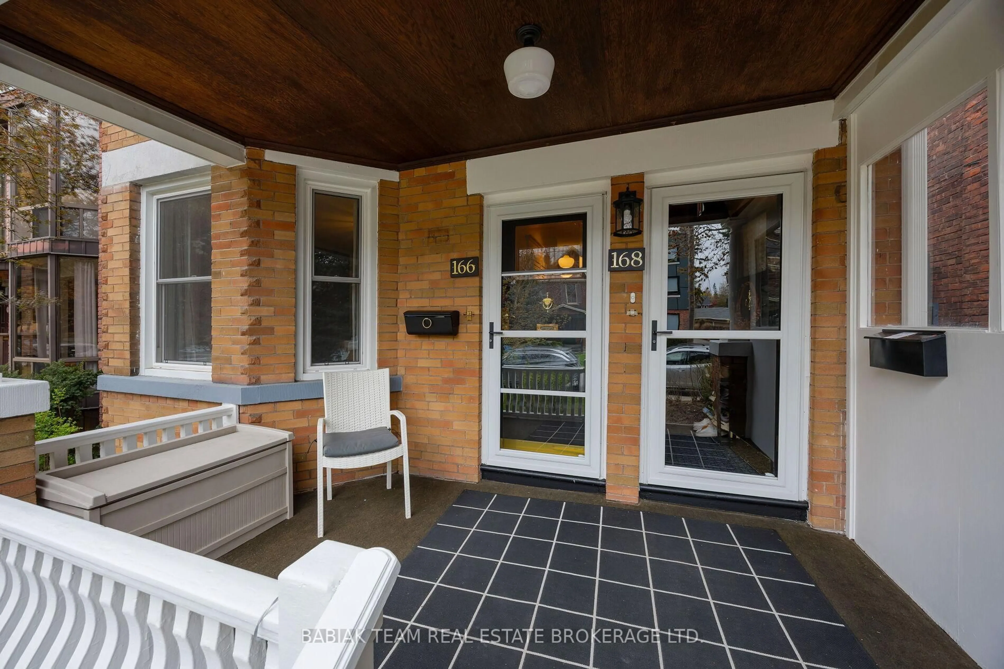 Patio, street for 166 Quebec Ave, Toronto Ontario M6P 2T8
