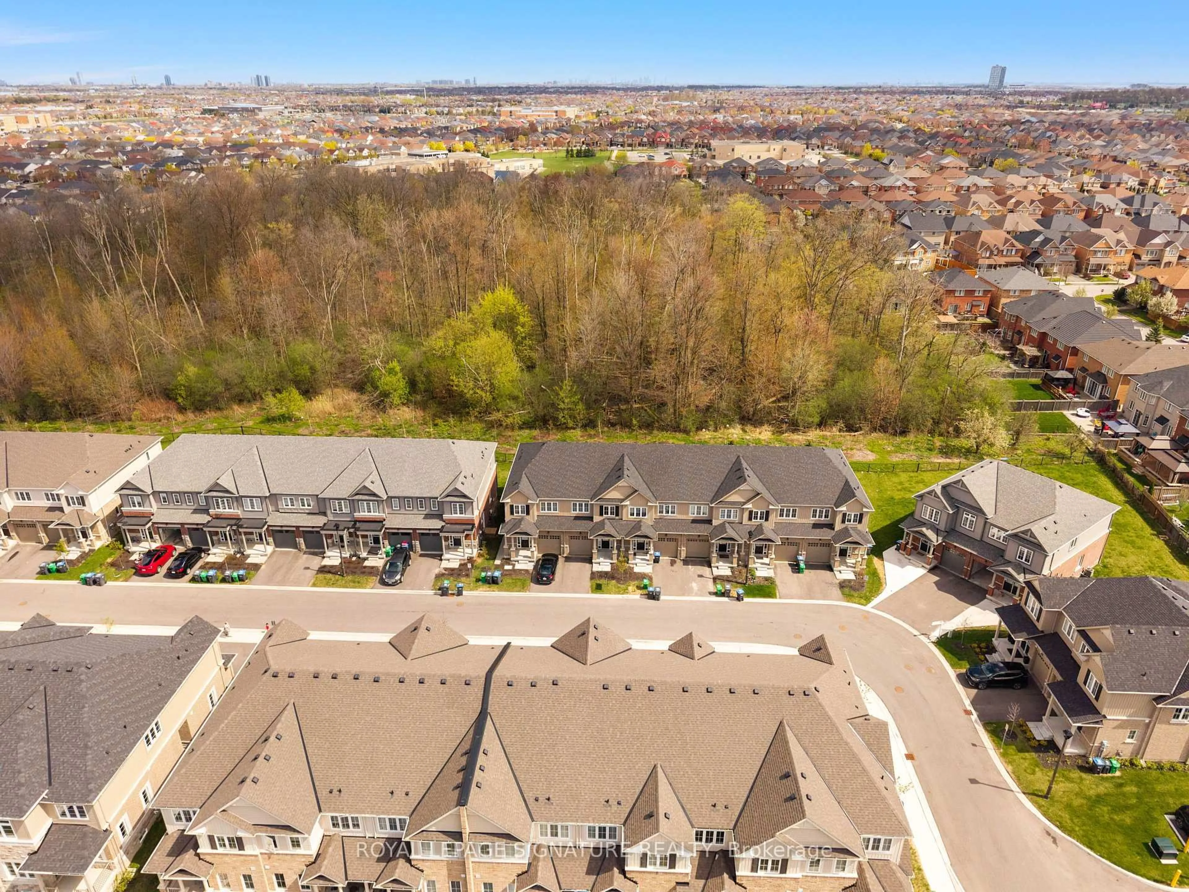 A pic from outside/outdoor area/front of a property/back of a property/a pic from drone, city buildings view from balcony for 18 Brixham Lane, Brampton Ontario L7A 0B3