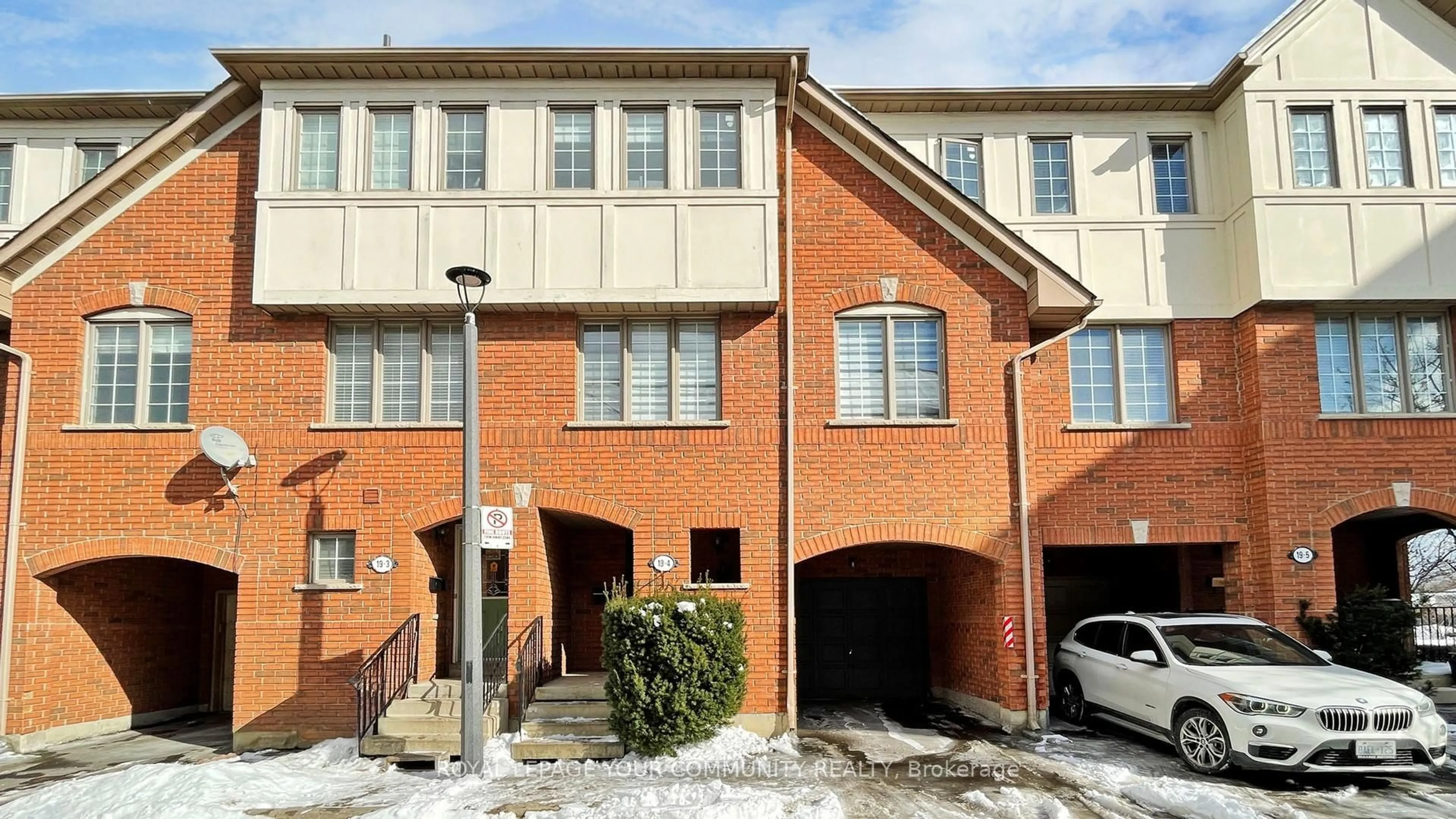 Home with brick exterior material, building for 19 West Deane Park Dr #4, Toronto Ontario M9B 2R5