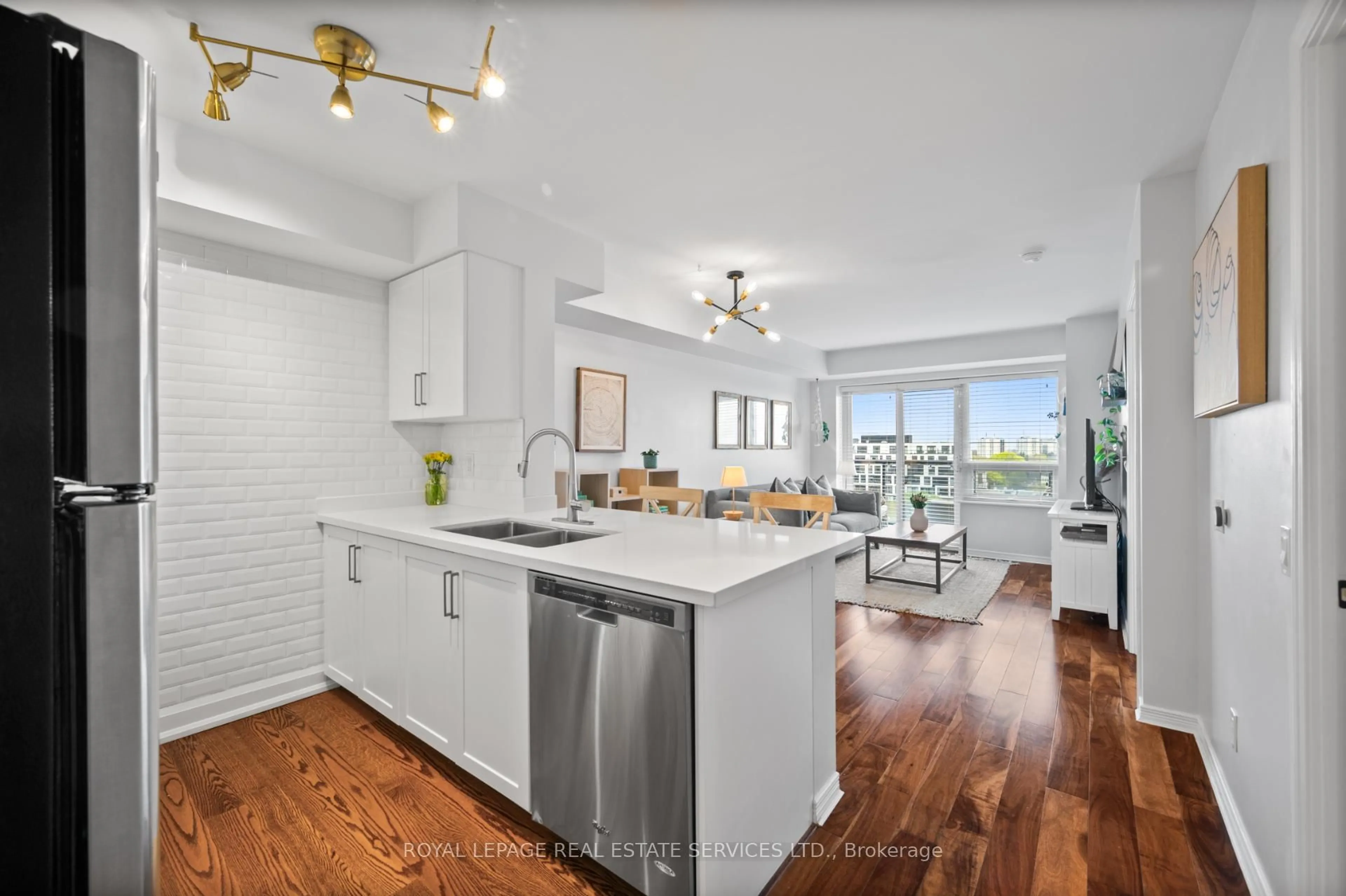 Open concept kitchen, unknown for 61 Heintzman St #812, Toronto Ontario M6P 5A2