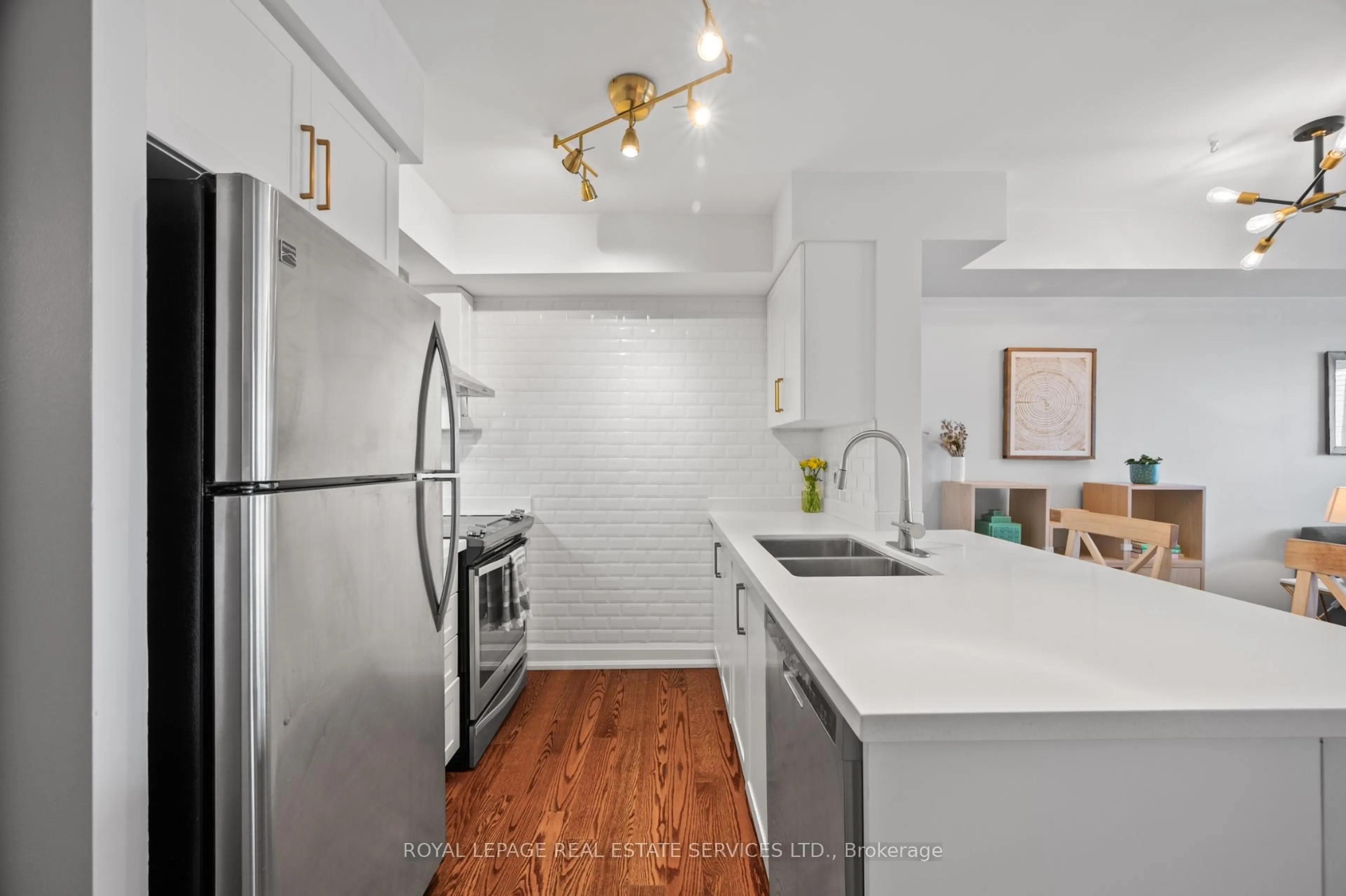 Standard kitchen, ceramic/tile floor for 61 Heintzman St #812, Toronto Ontario M6P 5A2