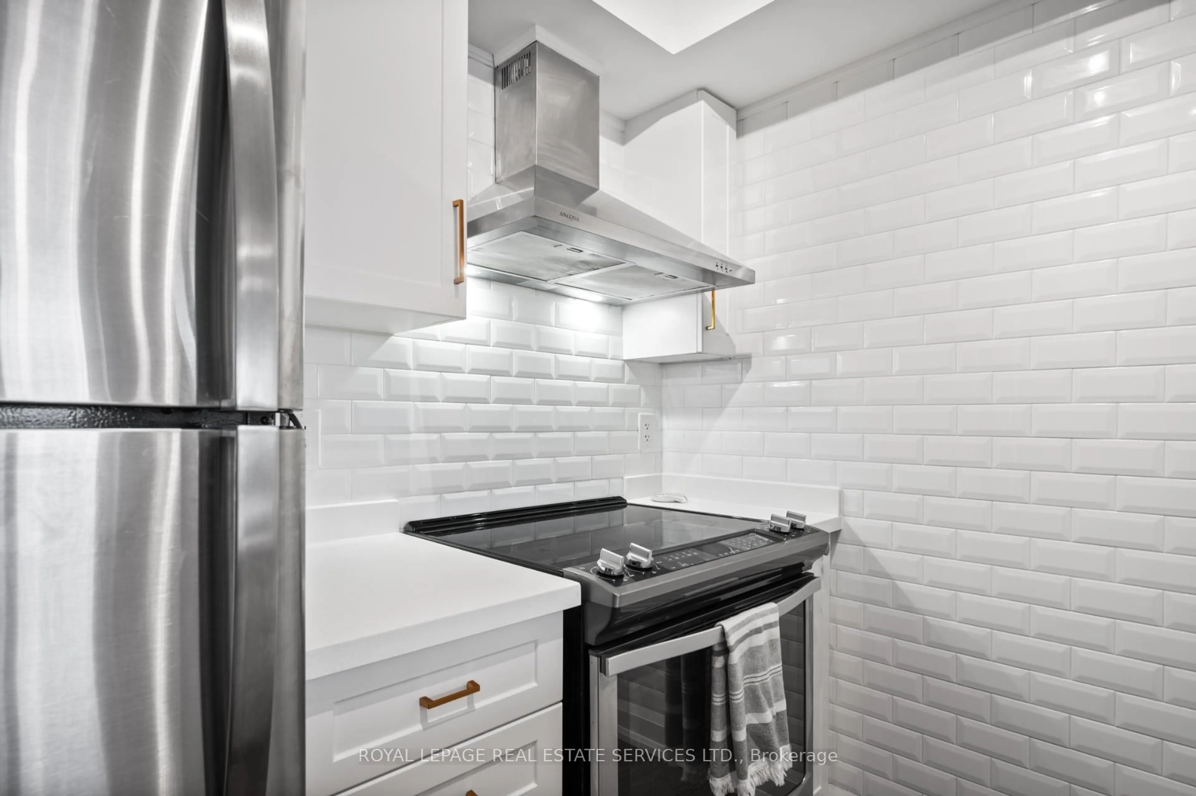 Standard kitchen, ceramic/tile floor for 61 Heintzman St #812, Toronto Ontario M6P 5A2