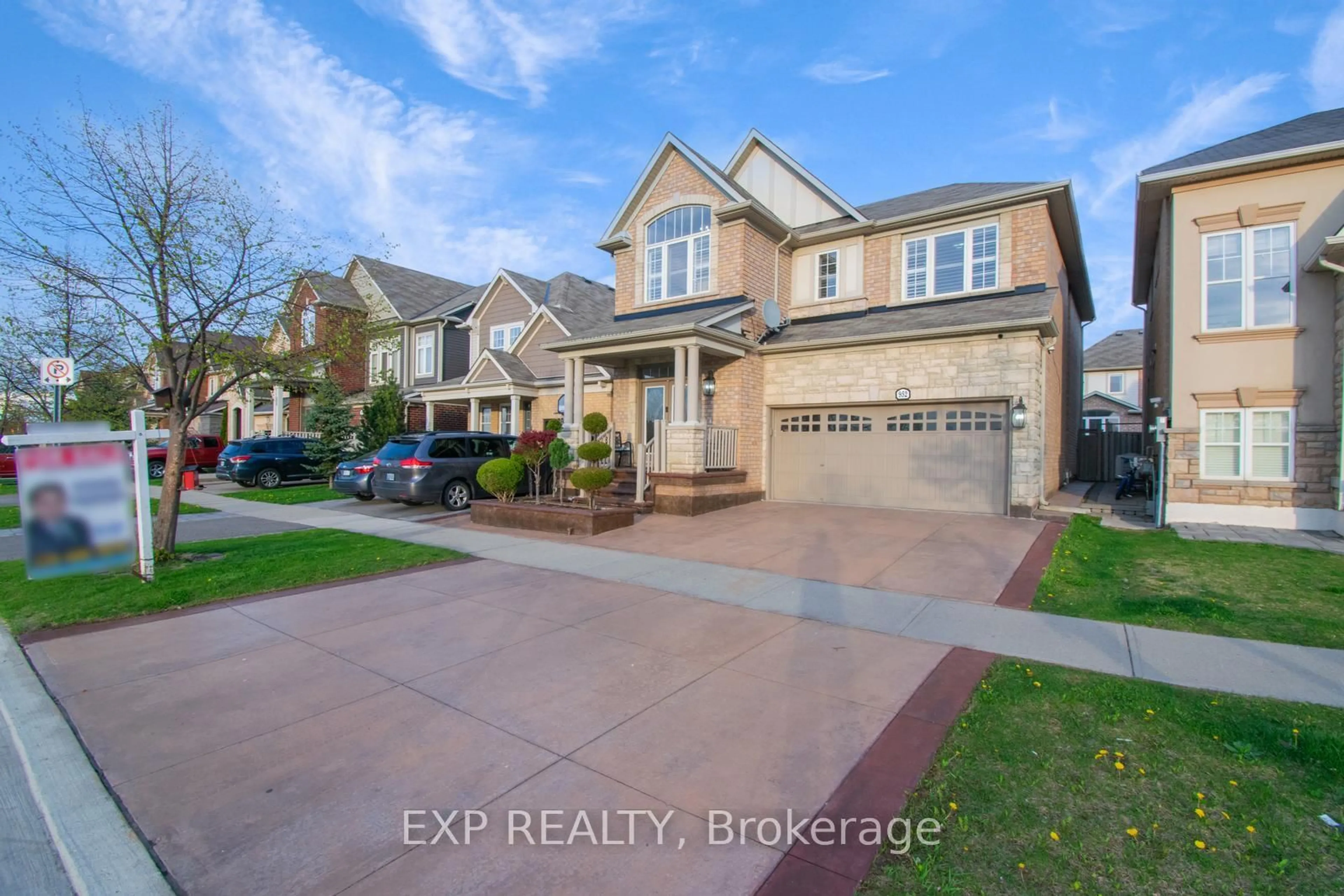 A pic from outside/outdoor area/front of a property/back of a property/a pic from drone, street for 952 Clark Blvd, Milton Ontario L9T 6P6