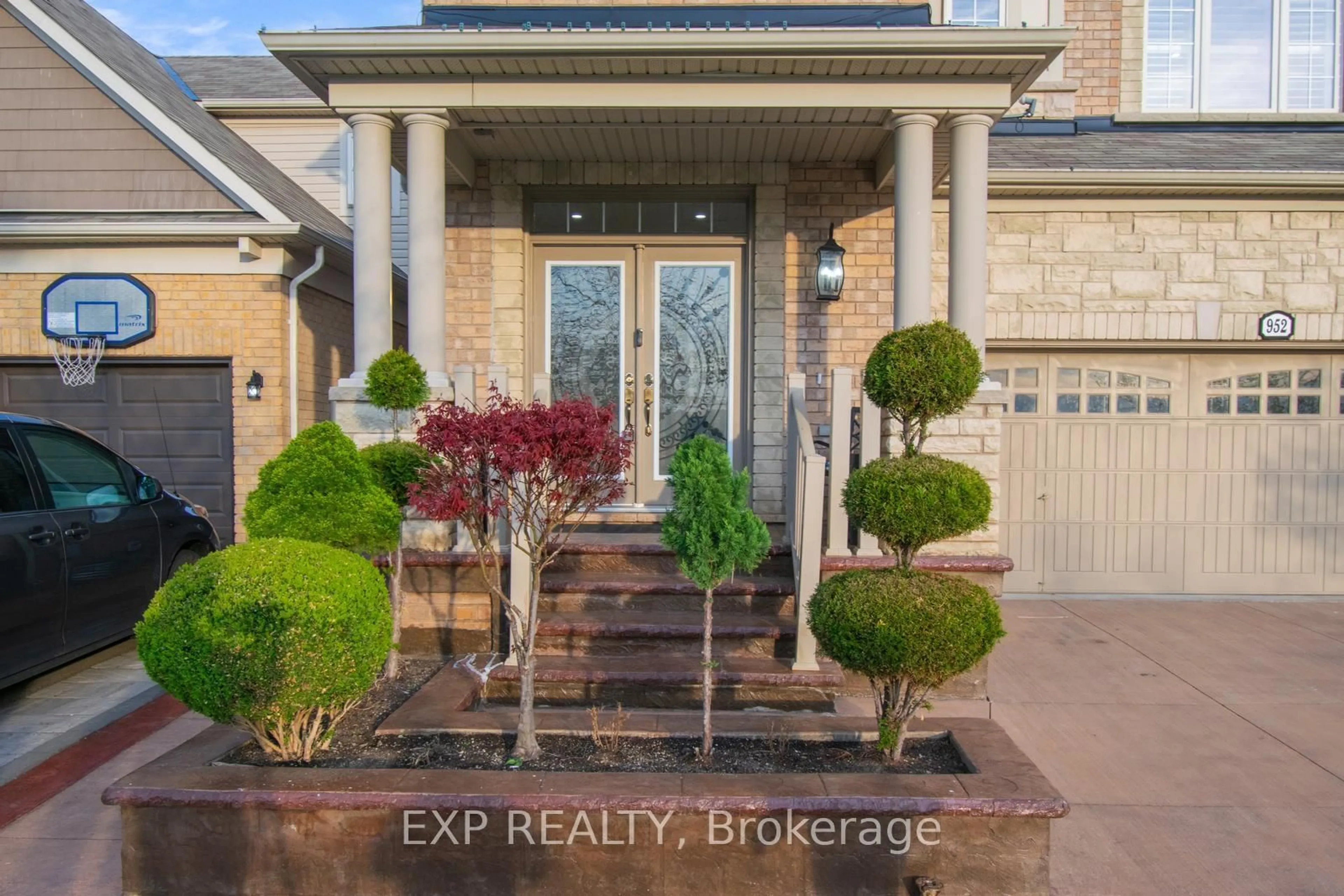 Indoor entryway for 952 Clark Blvd, Milton Ontario L9T 6P6