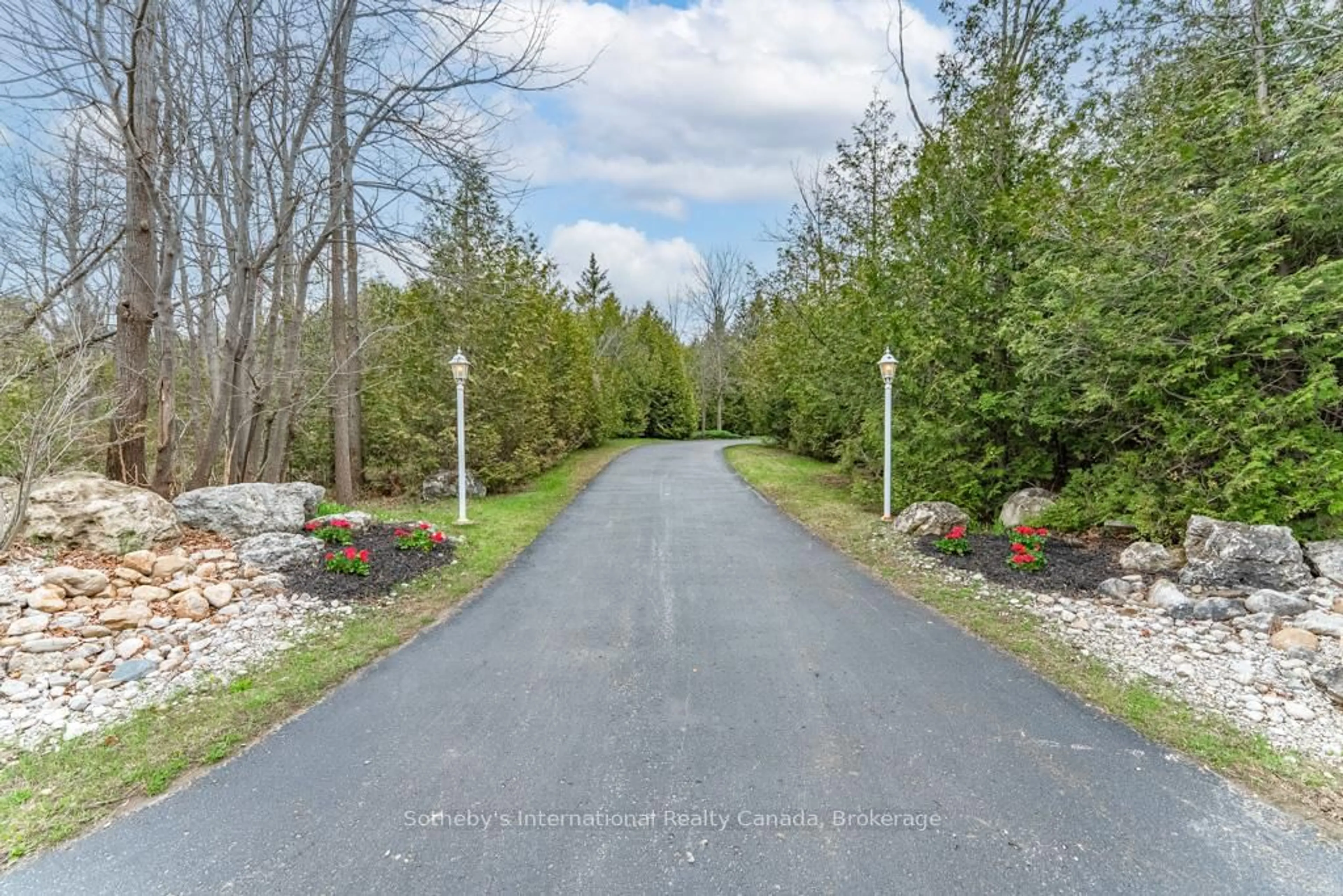 Unknown for 14301 Sixth Line Nassagaweya N/A, Milton Ontario L7J 2J7