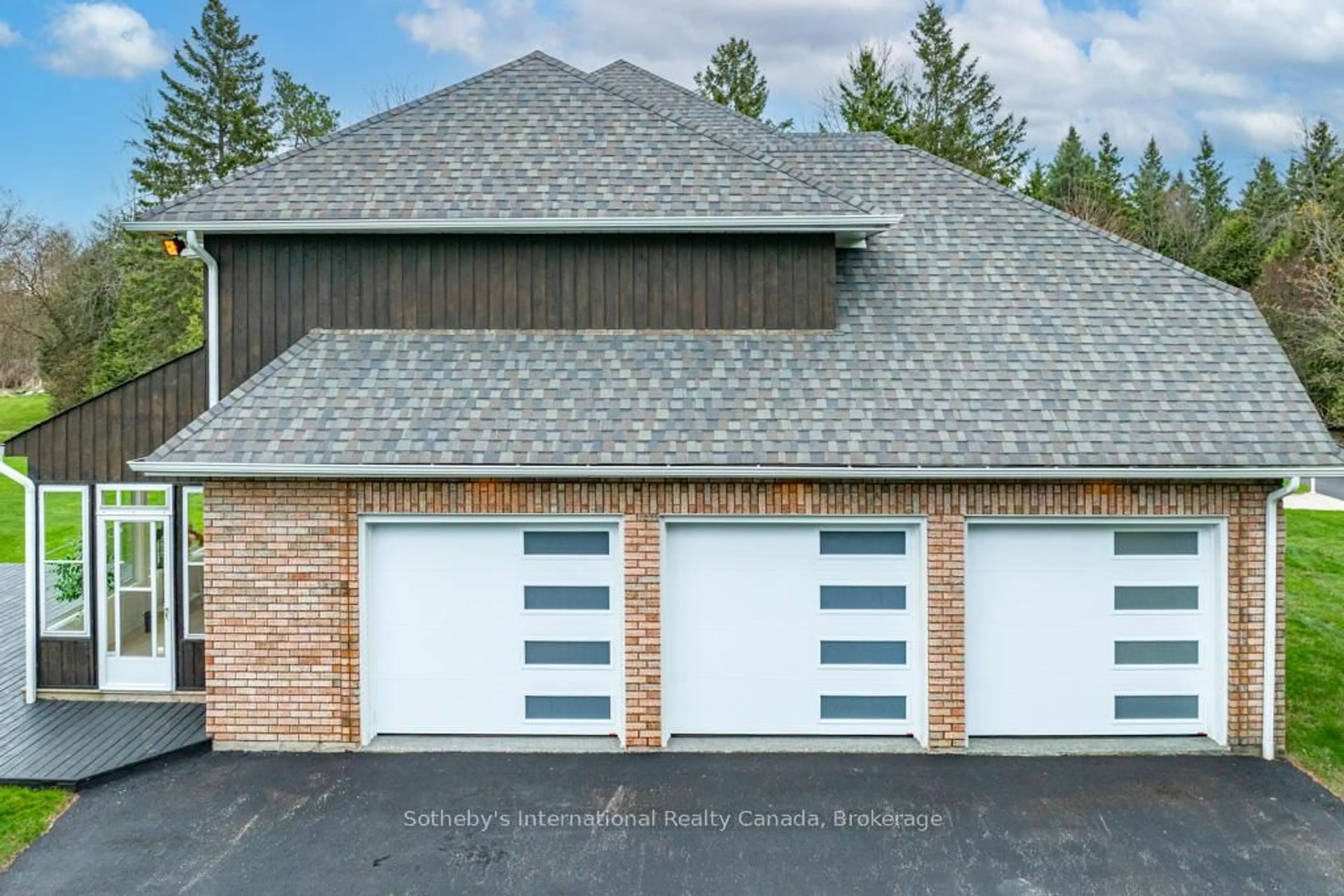 Home with brick exterior material, street for 14301 Sixth Line Nassagaweya N/A, Milton Ontario L7J 2J7
