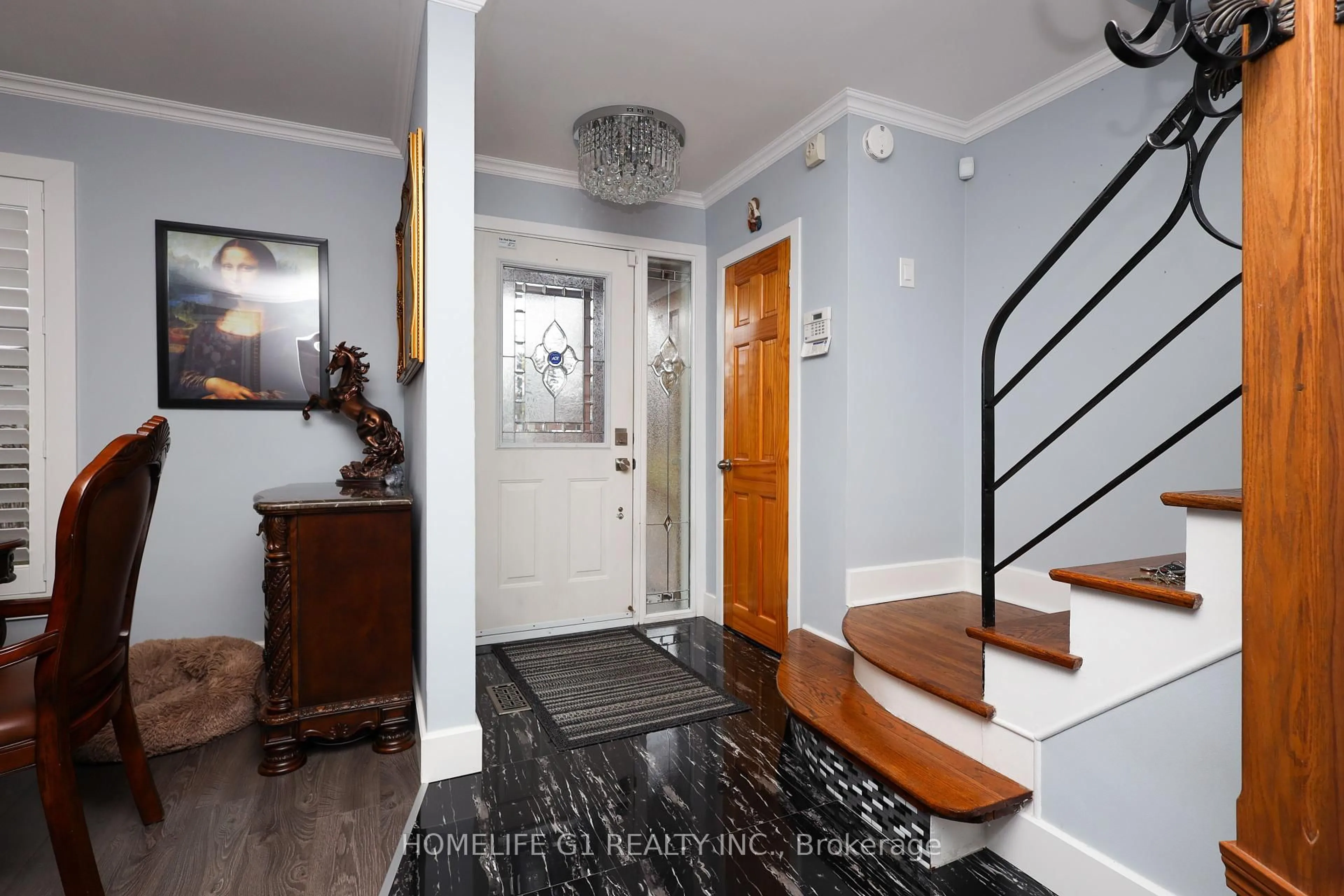 Indoor entryway for 14 Sterne Ave, Brampton Ontario L6W 2Y4