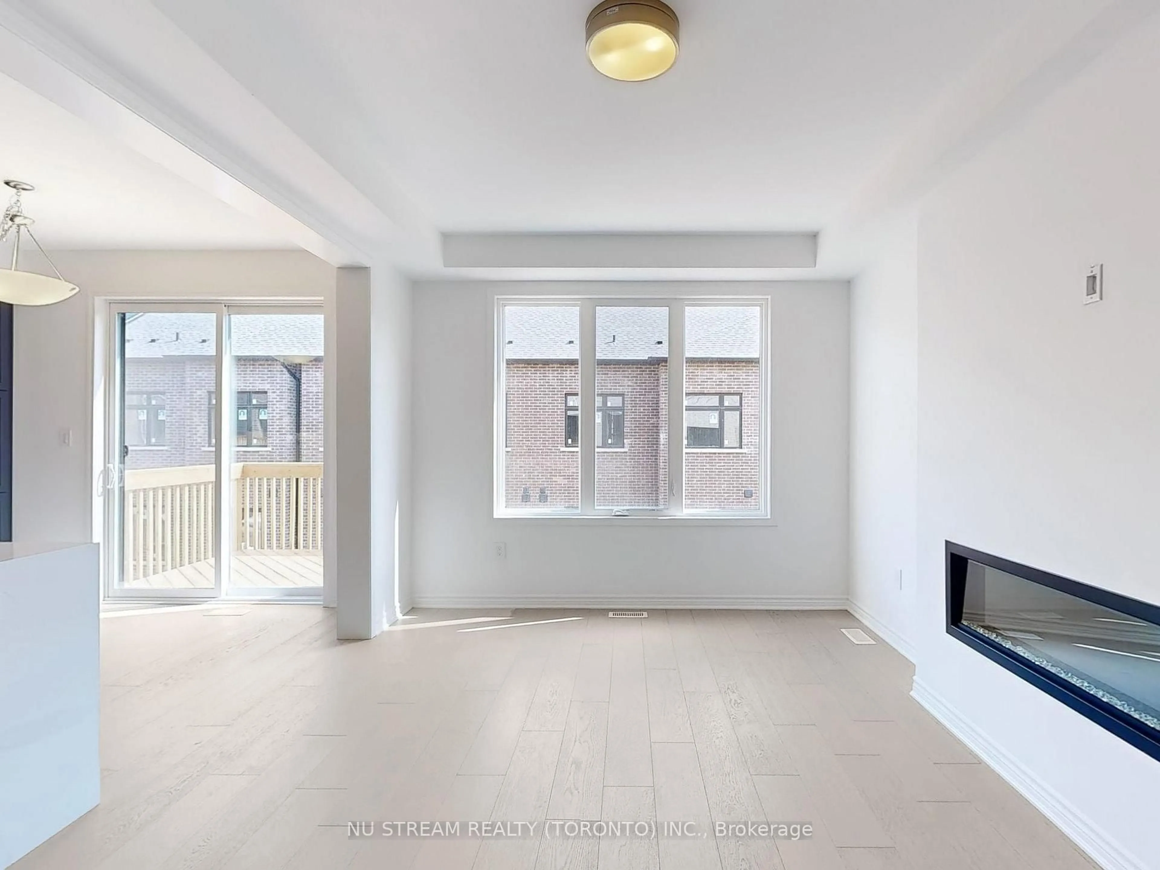 A pic of a room for 3049 Langdon Rd, Oakville Ontario L6H 7G1