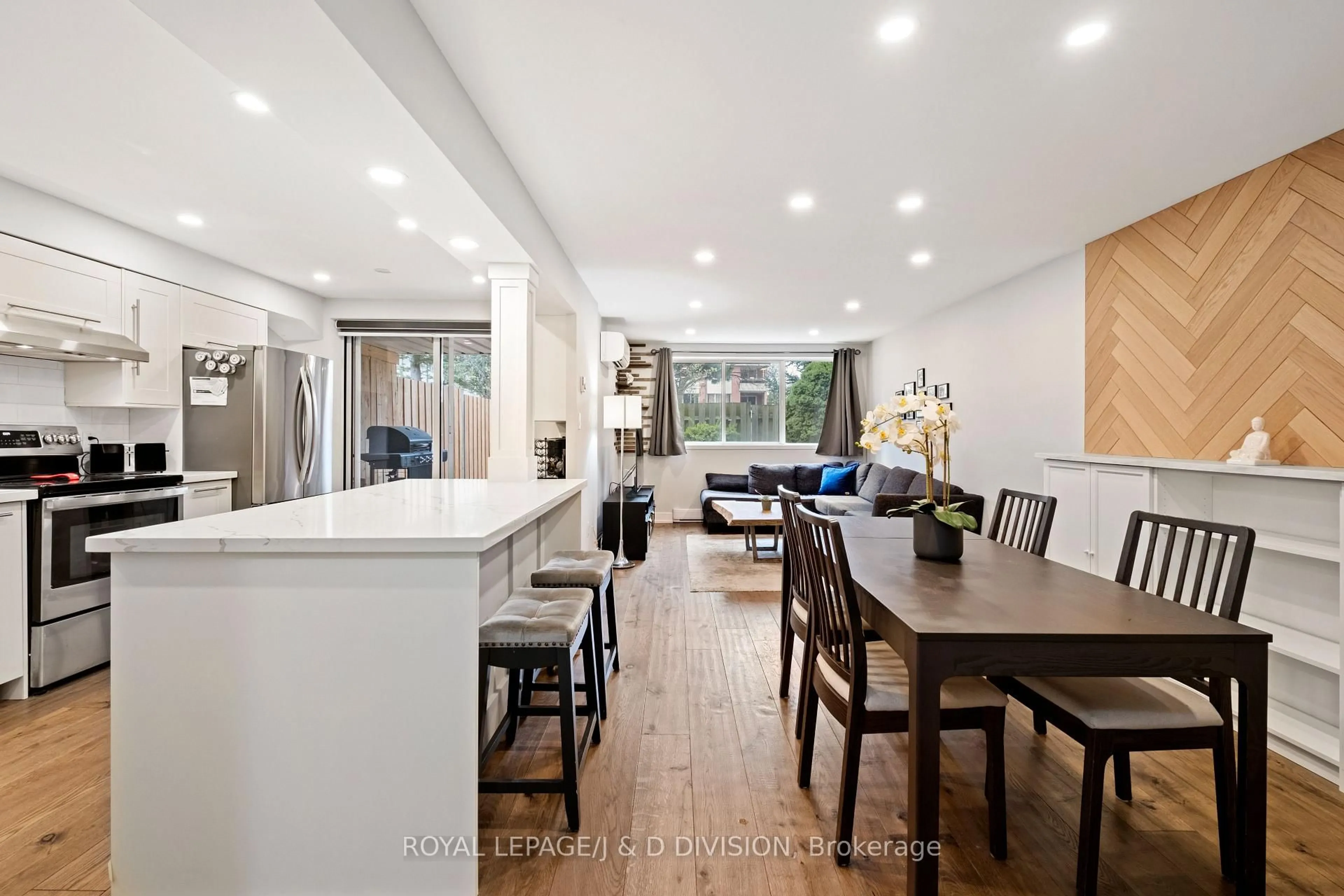 Open concept kitchen, unknown for 2170 Bromsgrove Rd #54, Mississauga Ontario L5J 4J2