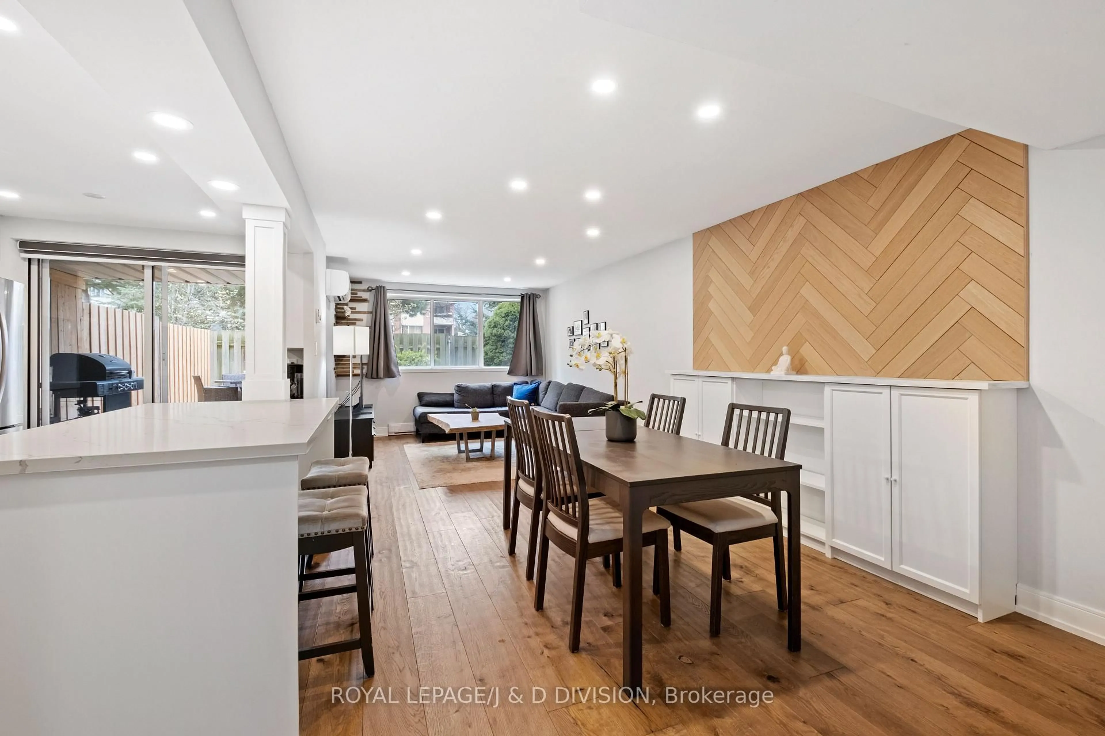Open concept kitchen, wood/laminate floor for 2170 Bromsgrove Rd #54, Mississauga Ontario L5J 4J2