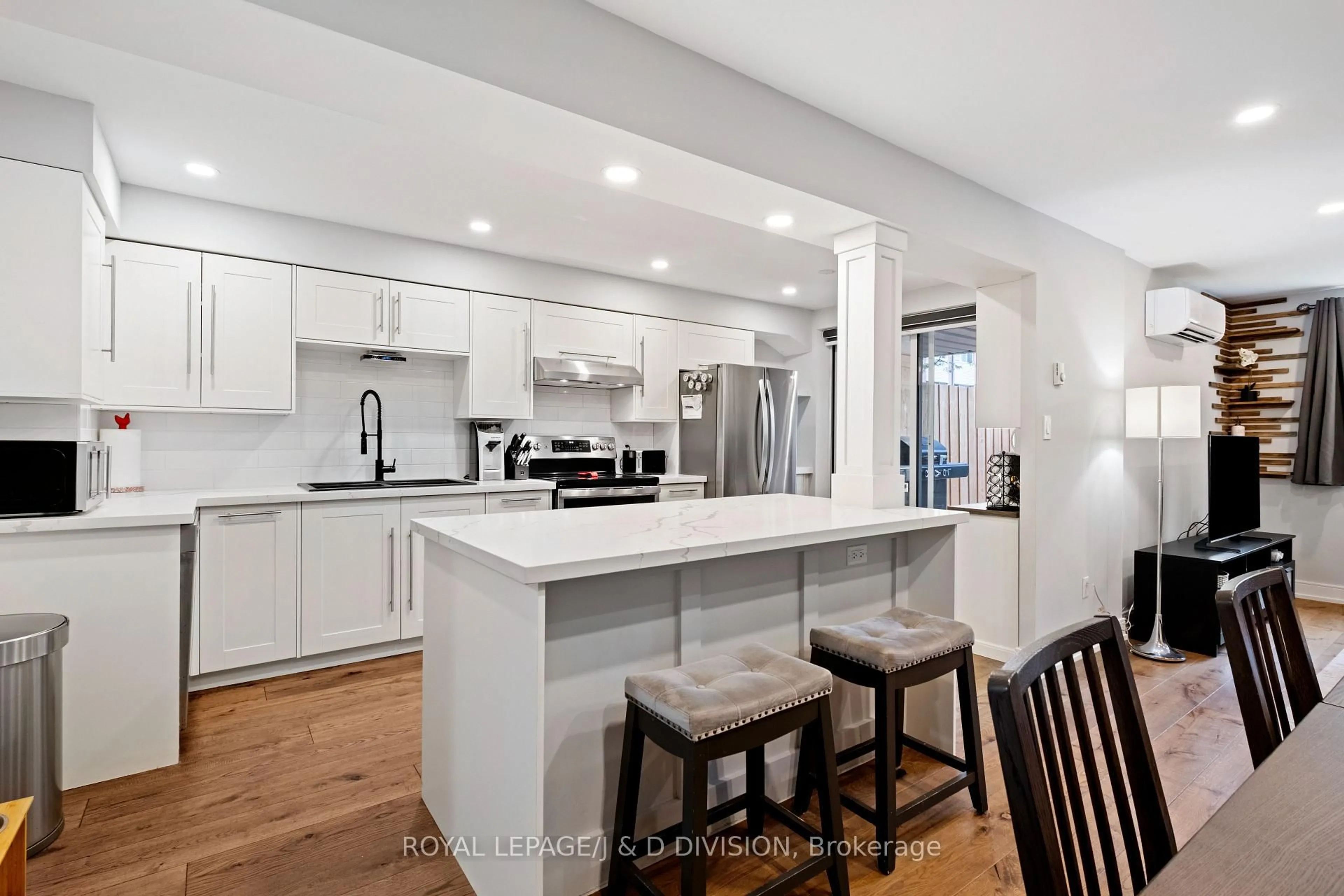 Open concept kitchen, unknown for 2170 Bromsgrove Rd #54, Mississauga Ontario L5J 4J2